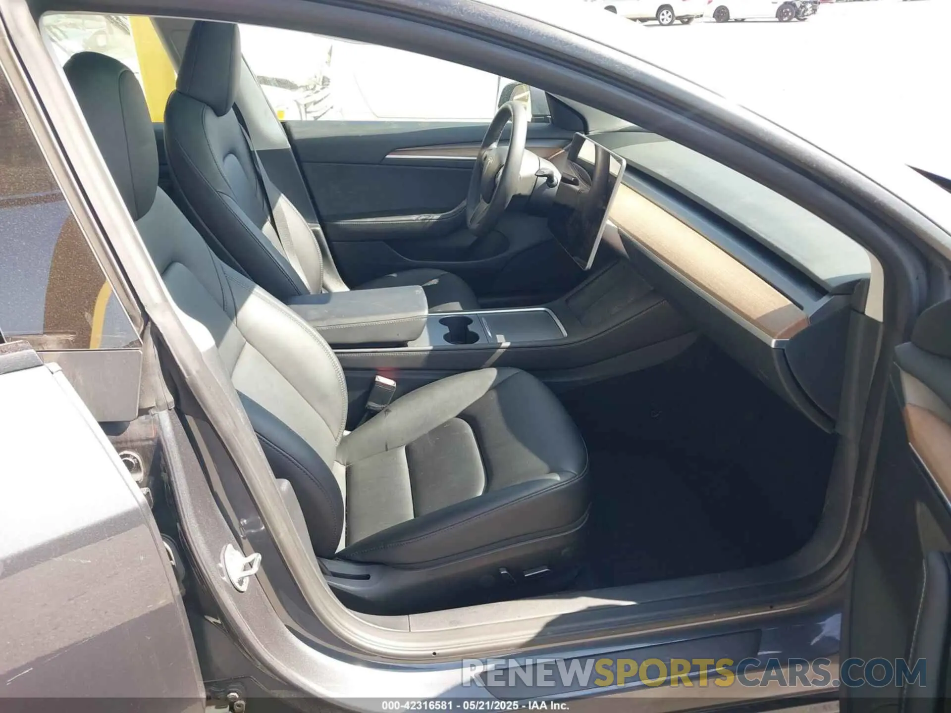 5 Photograph of a damaged car 5YJ3E1EA2PF668853 TESLA MODEL 3 2023