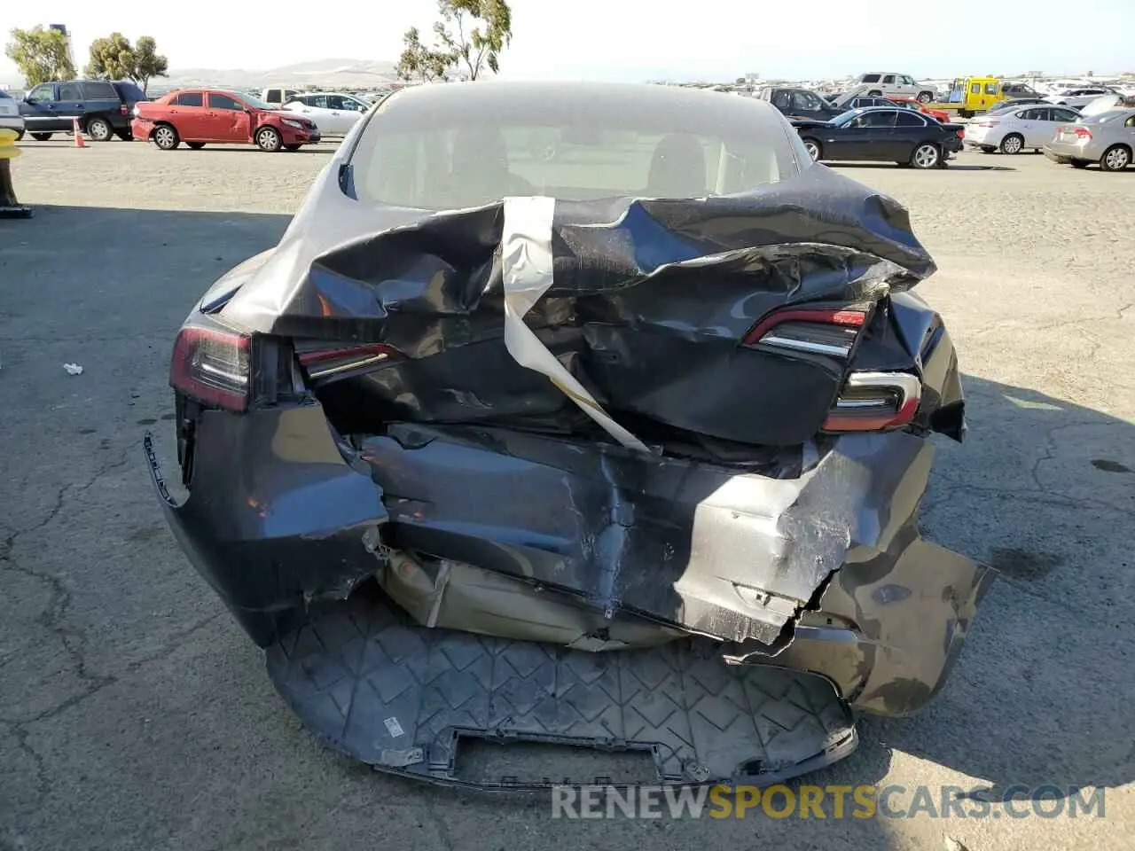 6 Photograph of a damaged car 5YJ3E1EA3PF473098 TESLA MODEL 3 2023