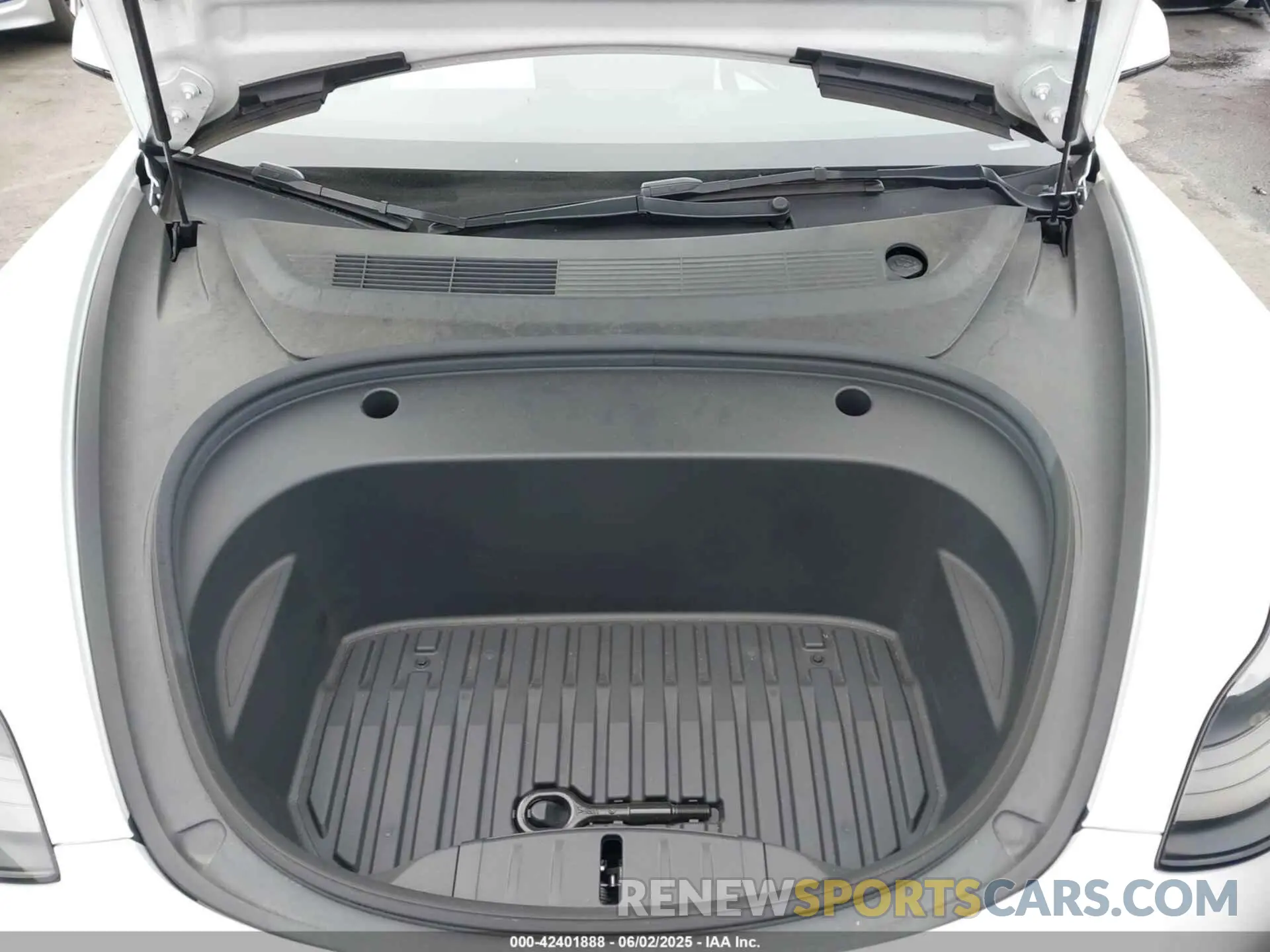 10 Photograph of a damaged car 5YJ3E1EA3PF484277 TESLA MODEL 3 2023