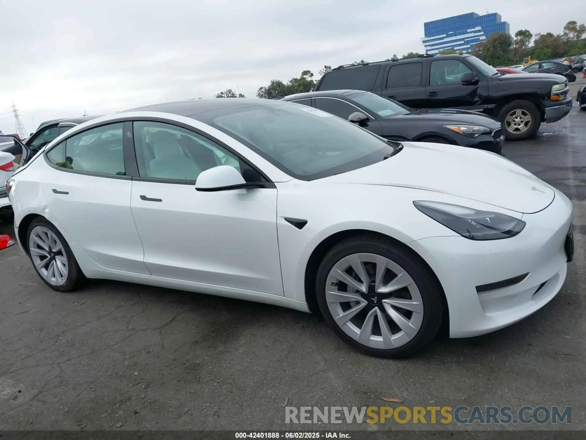 13 Photograph of a damaged car 5YJ3E1EA3PF484277 TESLA MODEL 3 2023