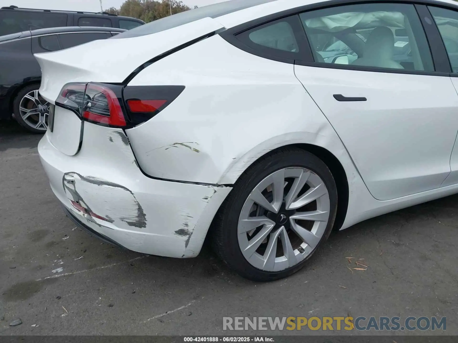 18 Photograph of a damaged car 5YJ3E1EA3PF484277 TESLA MODEL 3 2023