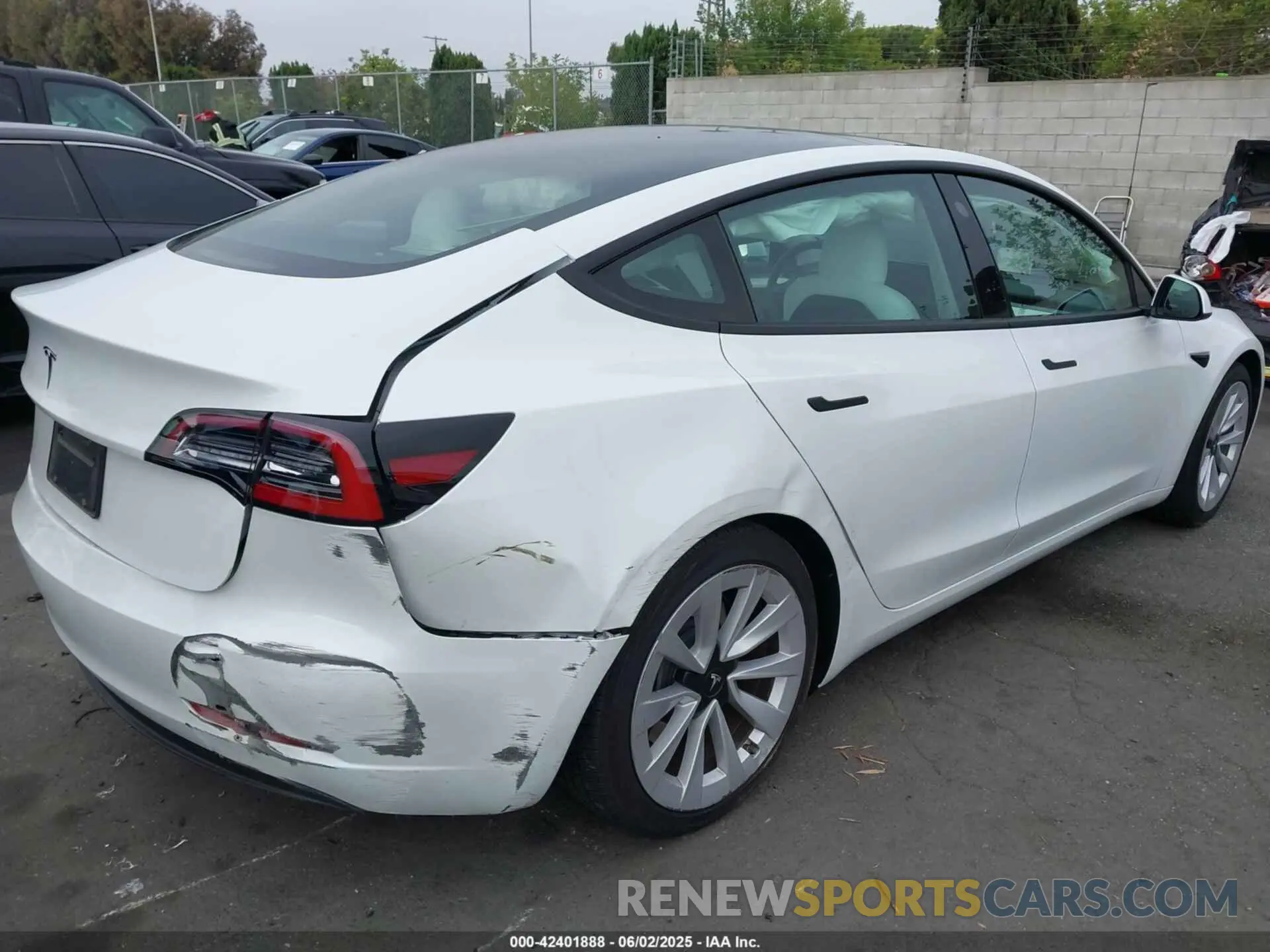 4 Photograph of a damaged car 5YJ3E1EA3PF484277 TESLA MODEL 3 2023