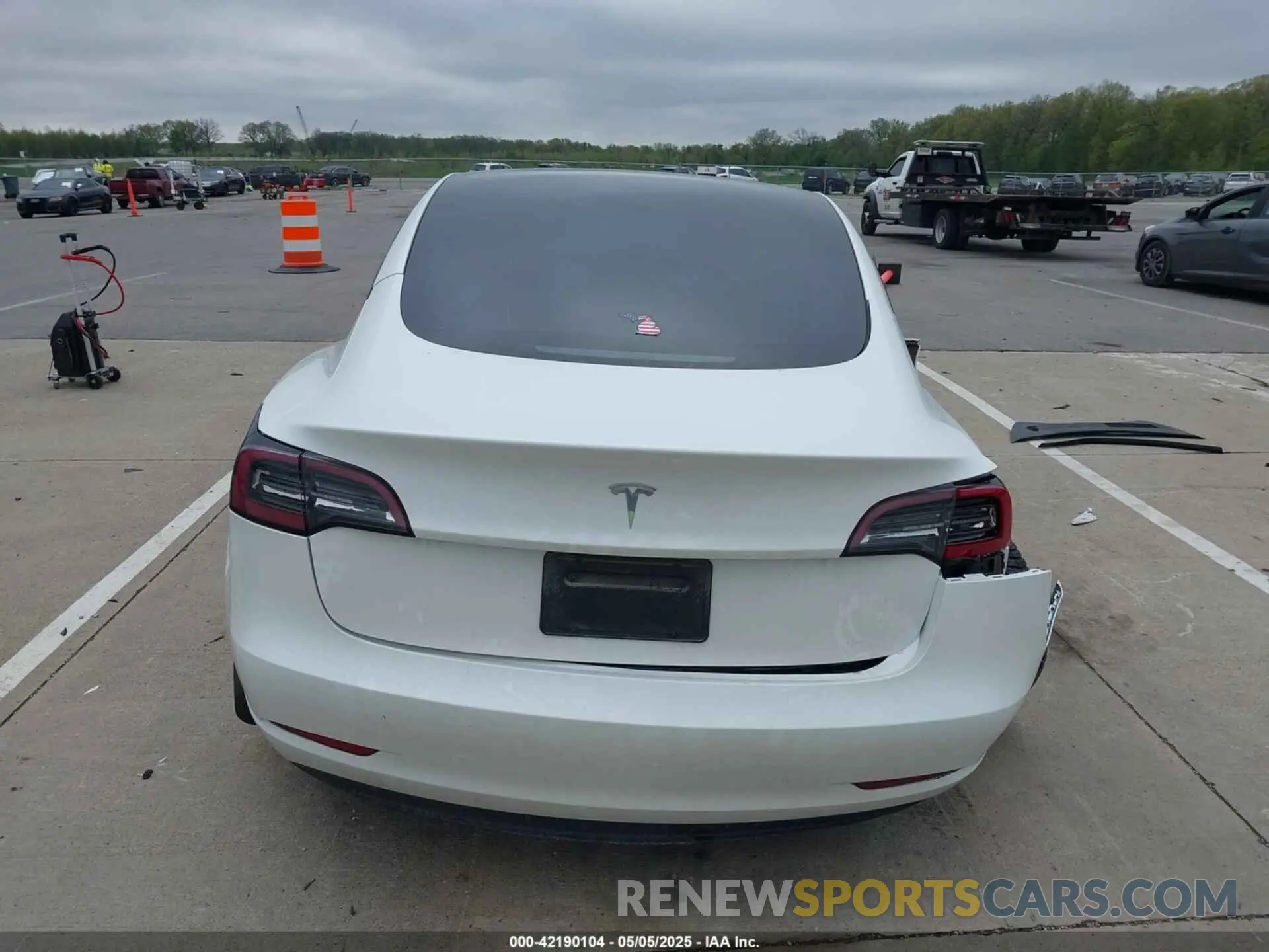 17 Photograph of a damaged car 5YJ3E1EA3PF563240 TESLA MODEL 3 2023