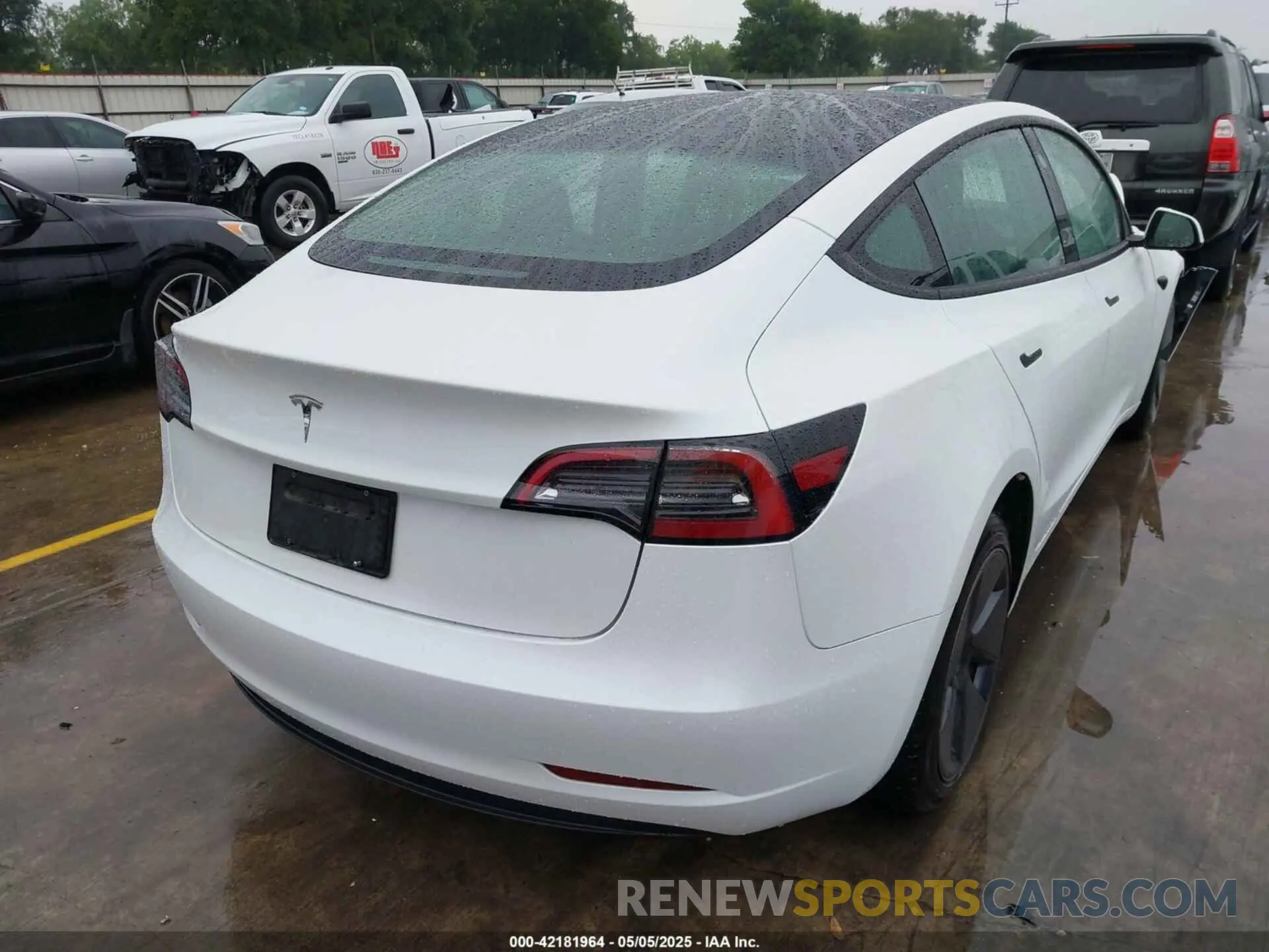 4 Photograph of a damaged car 5YJ3E1EA3PF604076 TESLA MODEL 3 2023