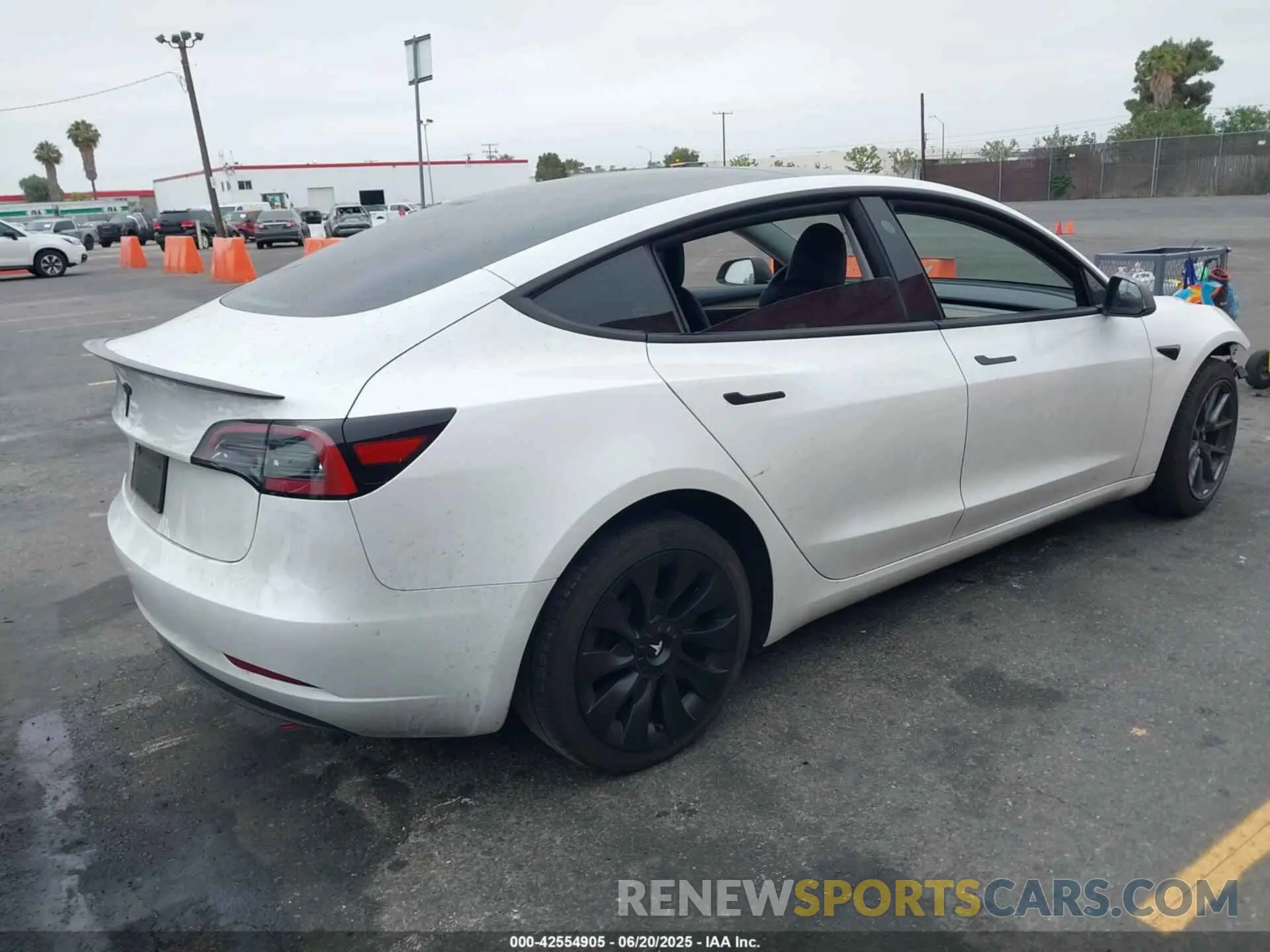 4 Photograph of a damaged car 5YJ3E1EA3PF641547 TESLA MODEL 3 2023