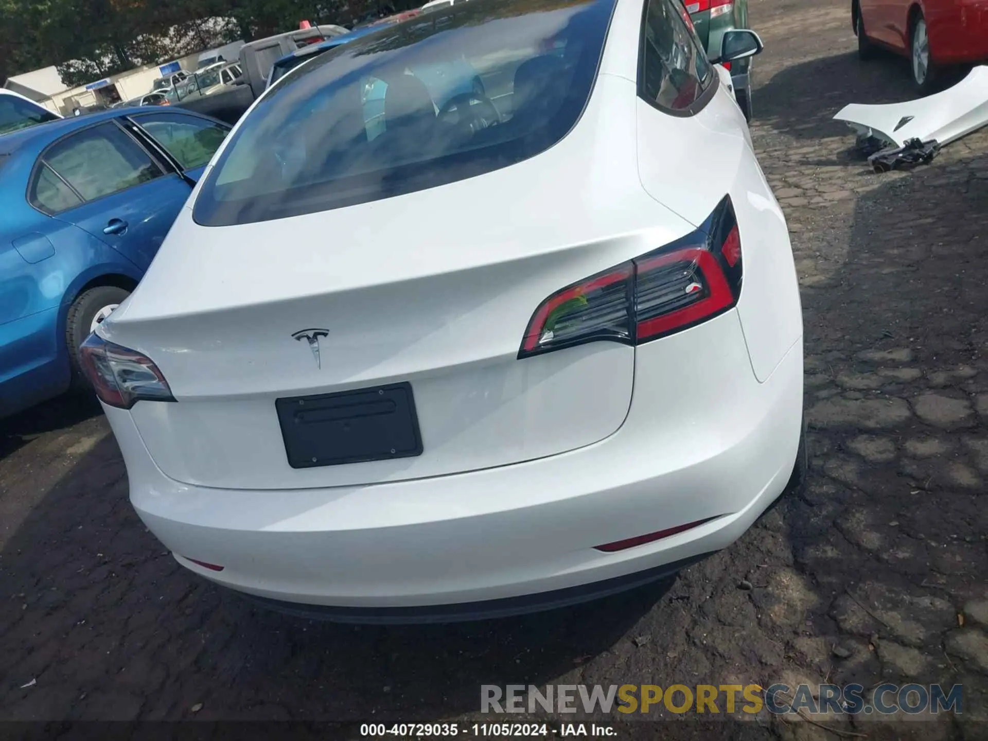 17 Photograph of a damaged car 5YJ3E1EA3PF658462 TESLA MODEL 3 2023