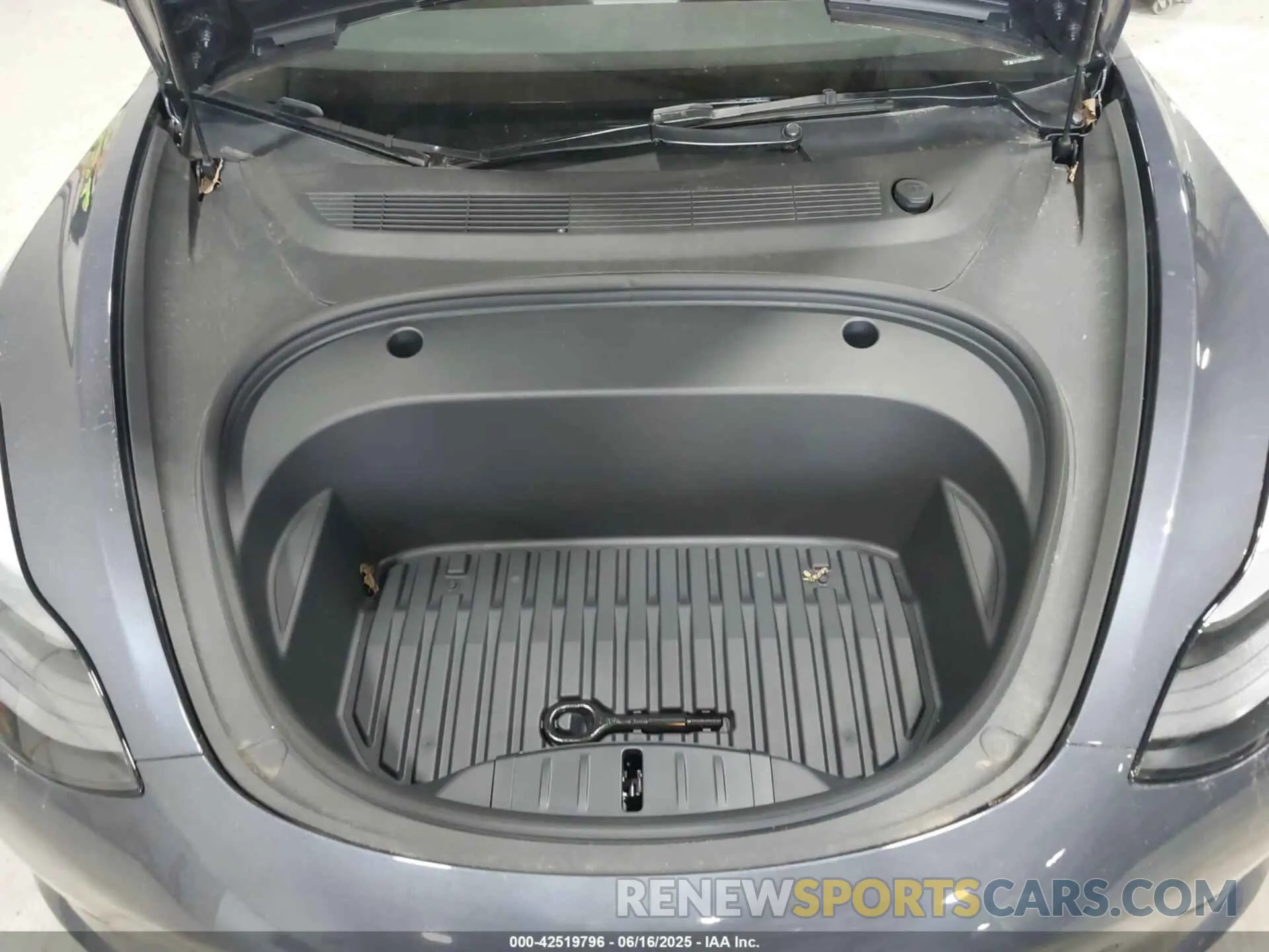 10 Photograph of a damaged car 5YJ3E1EA3PF705909 TESLA MODEL 3 2023