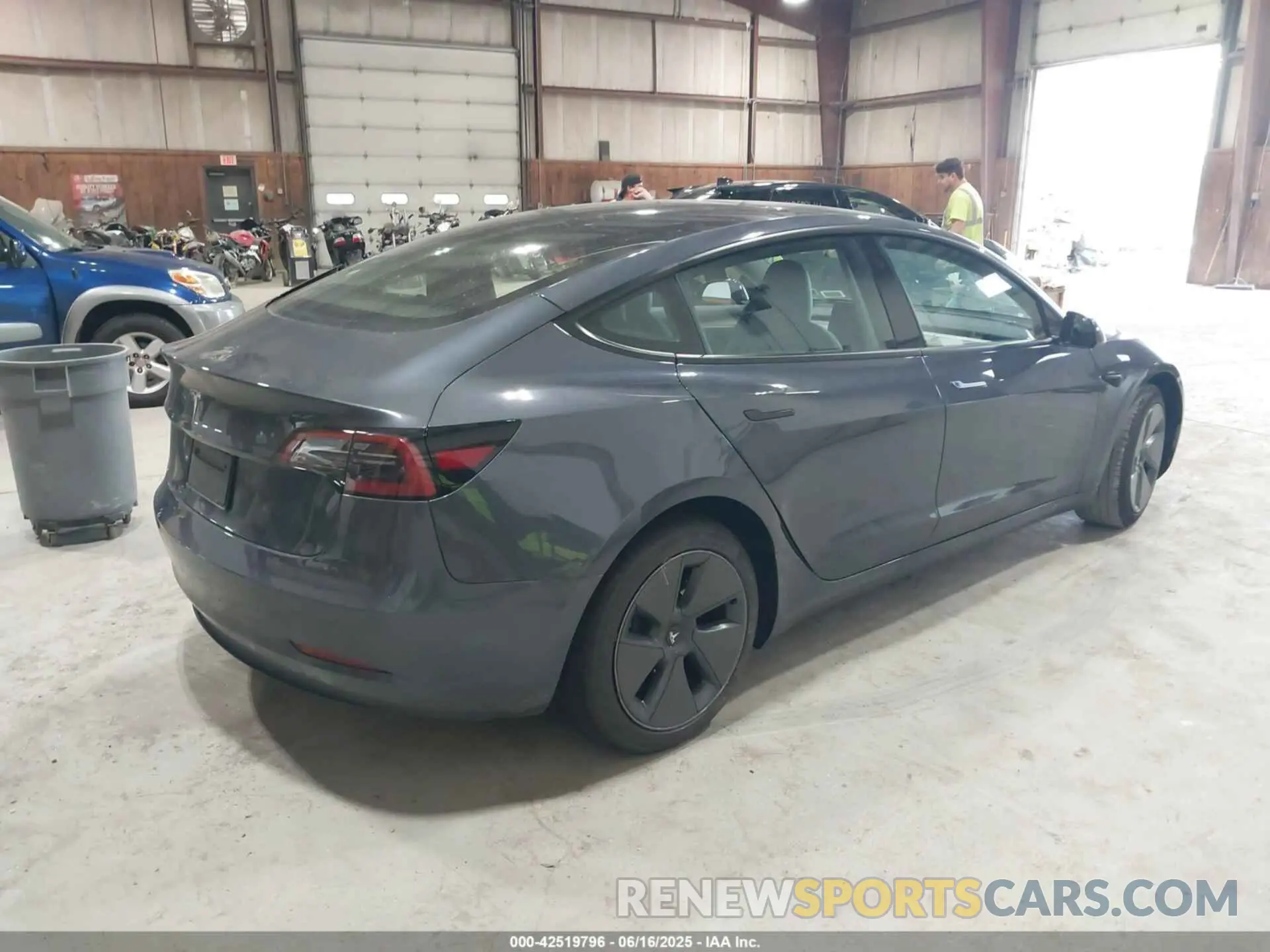 4 Photograph of a damaged car 5YJ3E1EA3PF705909 TESLA MODEL 3 2023