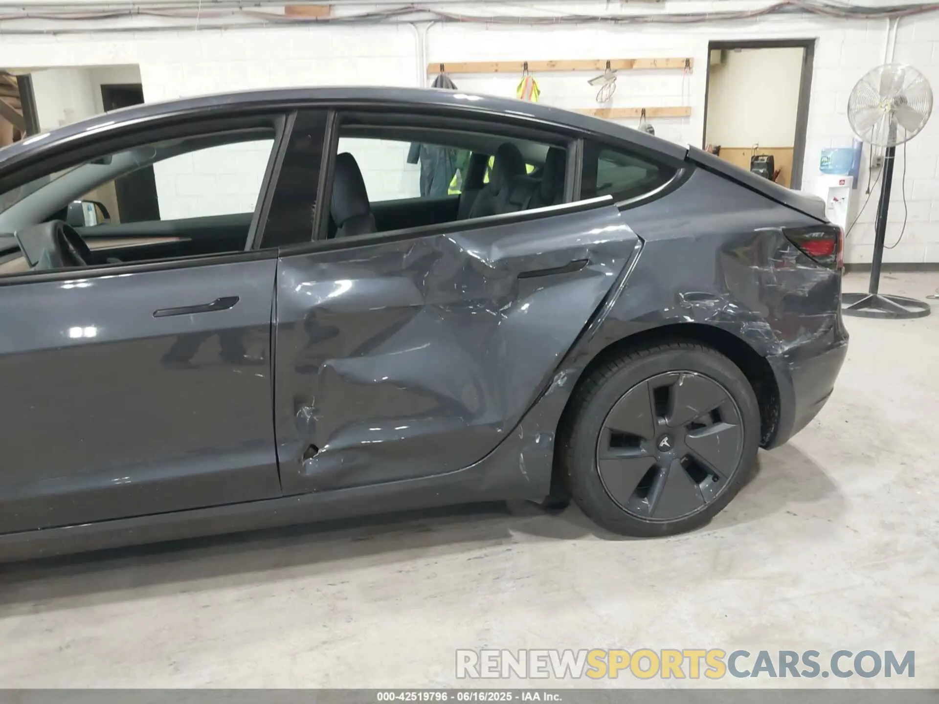 6 Photograph of a damaged car 5YJ3E1EA3PF705909 TESLA MODEL 3 2023