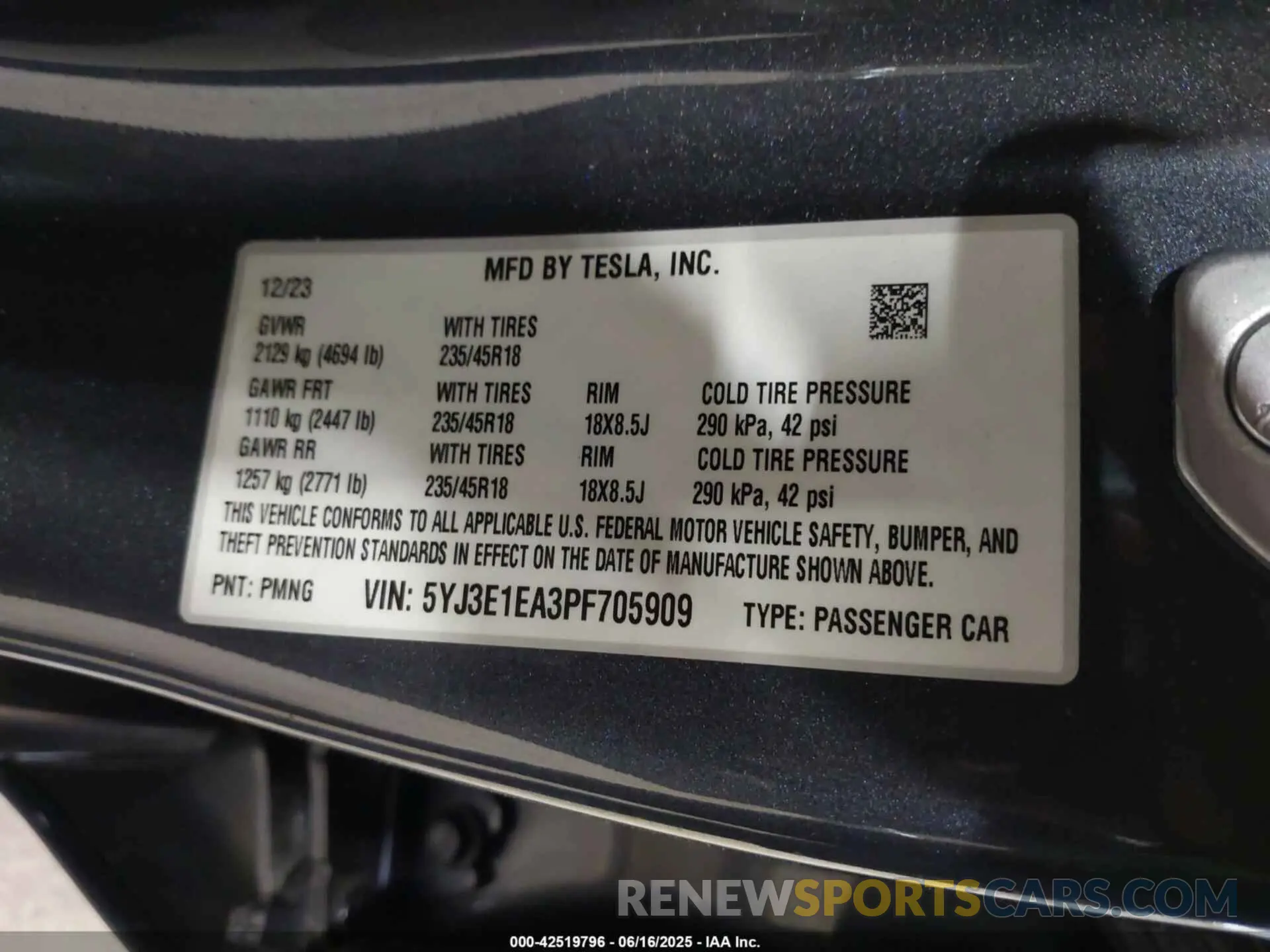 9 Photograph of a damaged car 5YJ3E1EA3PF705909 TESLA MODEL 3 2023