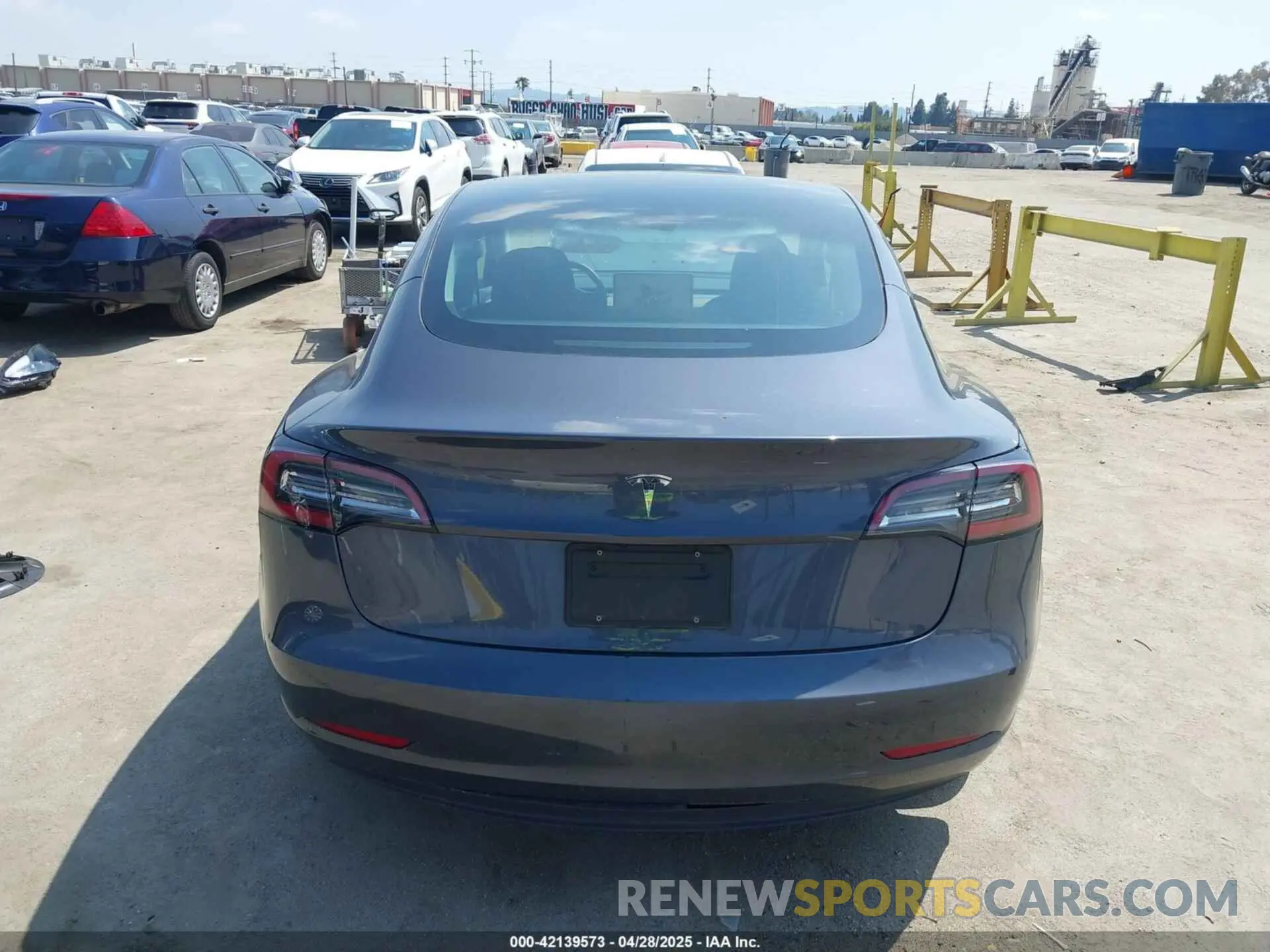 17 Photograph of a damaged car 5YJ3E1EA4PF398573 TESLA MODEL 3 2023