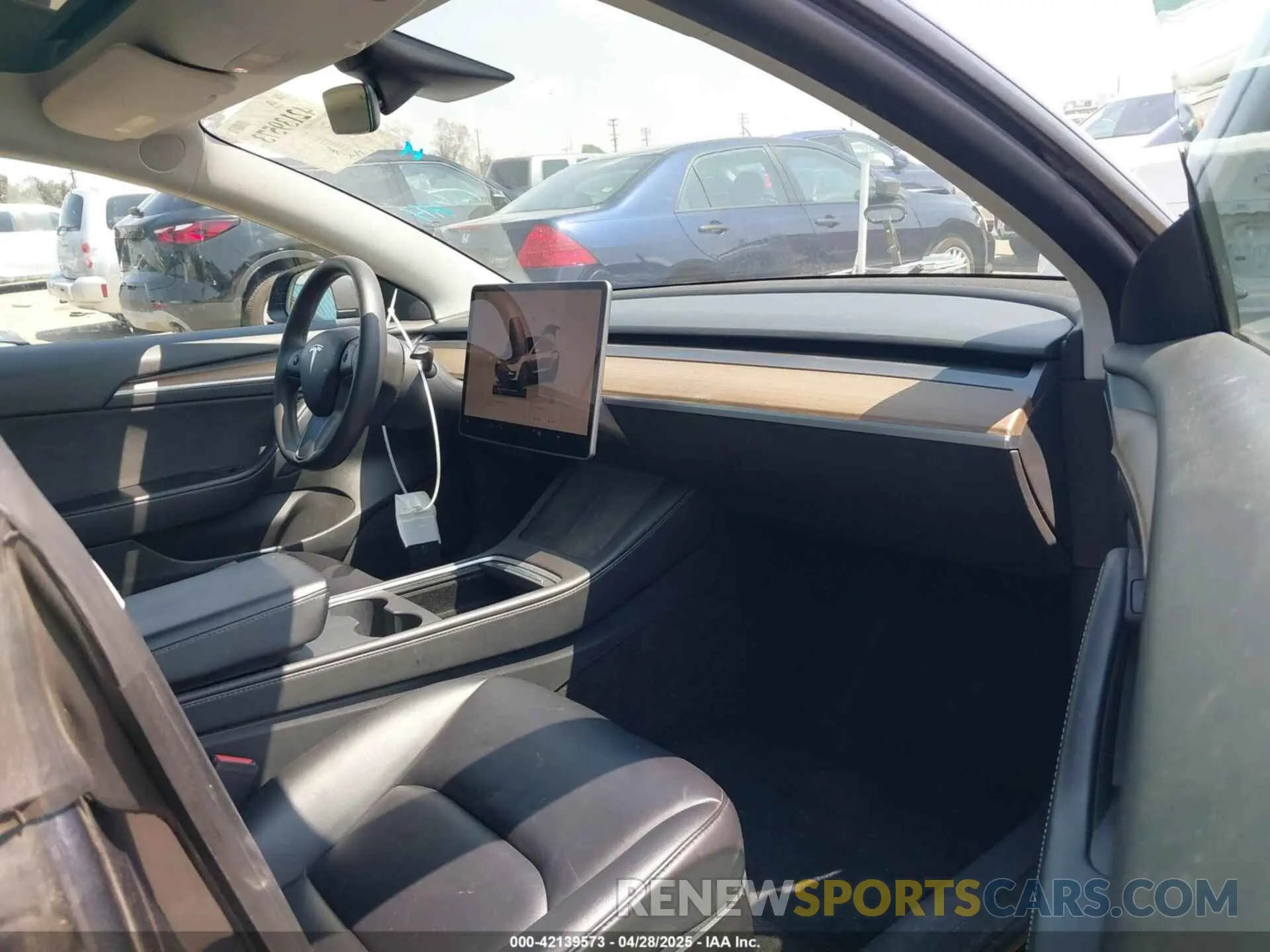 5 Photograph of a damaged car 5YJ3E1EA4PF398573 TESLA MODEL 3 2023