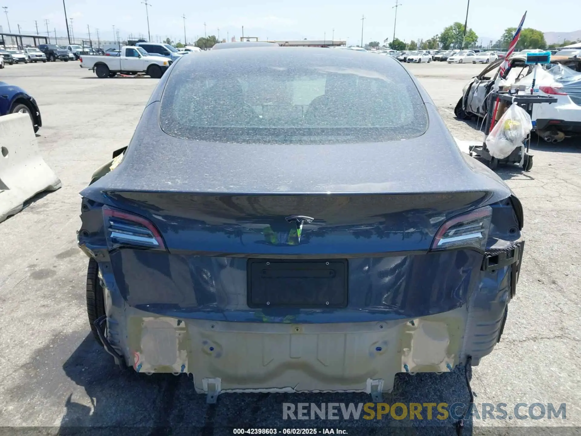 17 Photograph of a damaged car 5YJ3E1EA4PF400306 TESLA MODEL 3 2023
