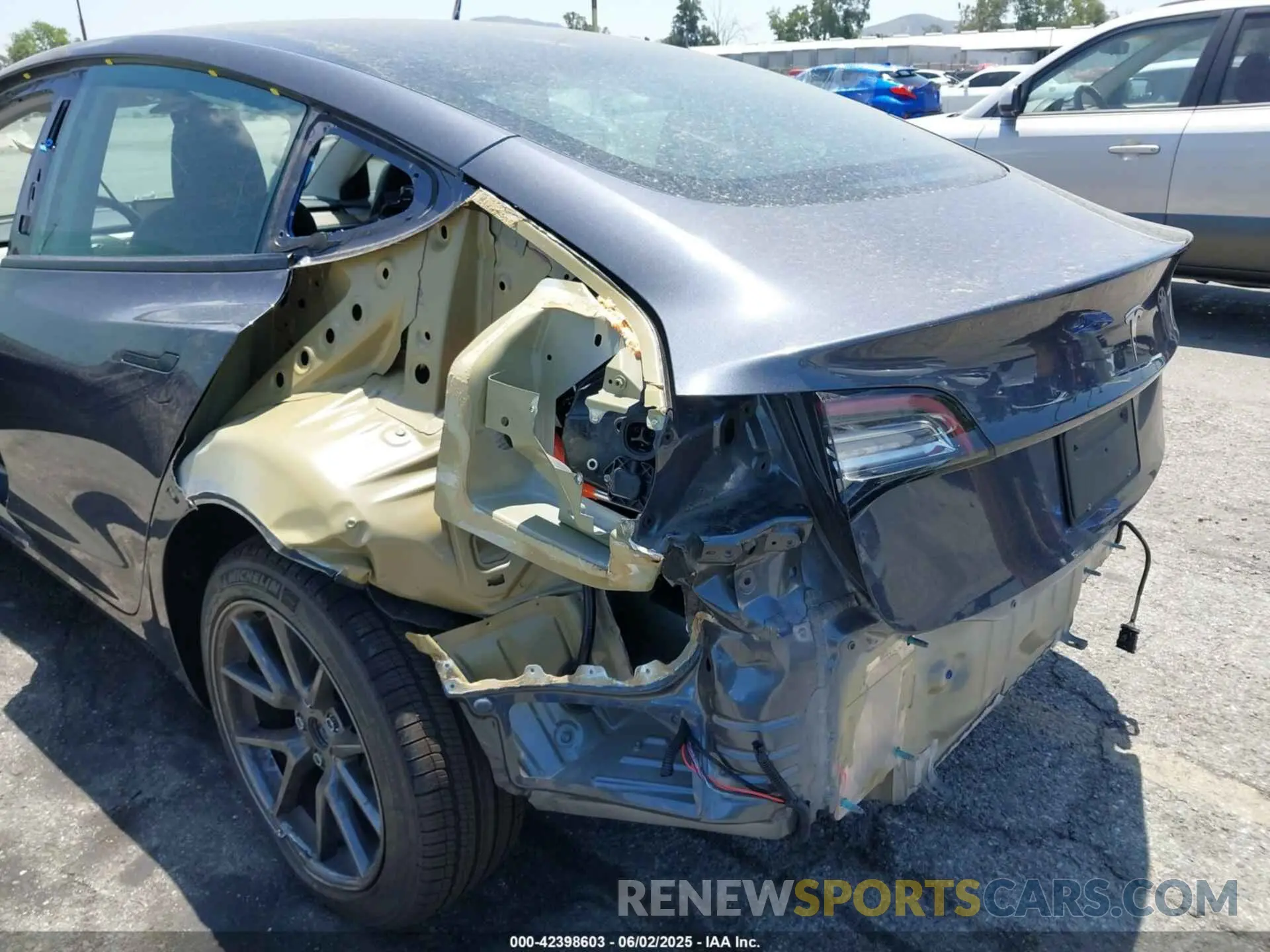 6 Photograph of a damaged car 5YJ3E1EA4PF400306 TESLA MODEL 3 2023