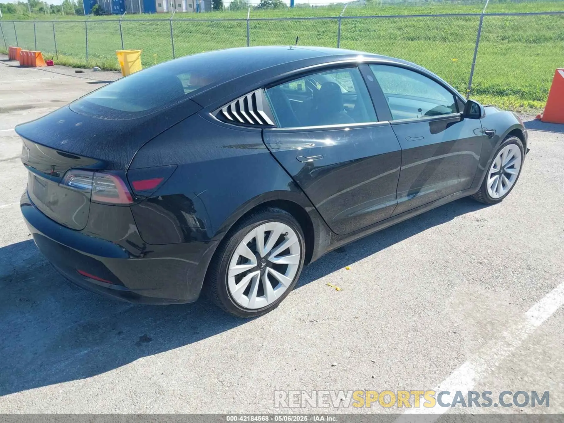 4 Photograph of a damaged car 5YJ3E1EA4PF451787 TESLA MODEL 3 2023