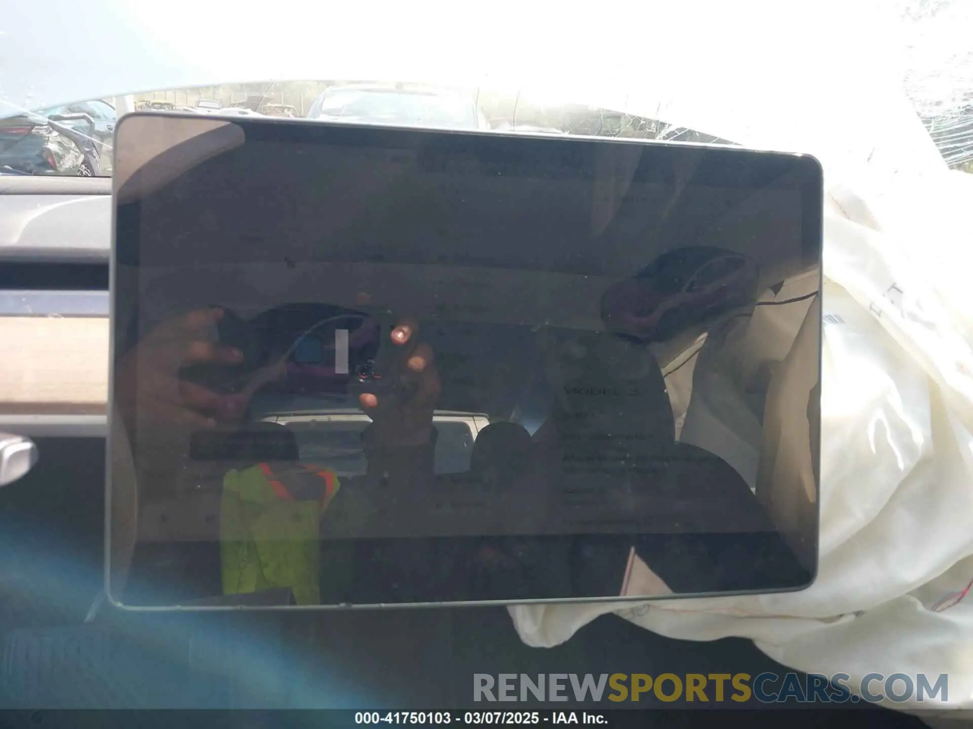 18 Photograph of a damaged car 5YJ3E1EA4PF462627 TESLA MODEL 3 2023