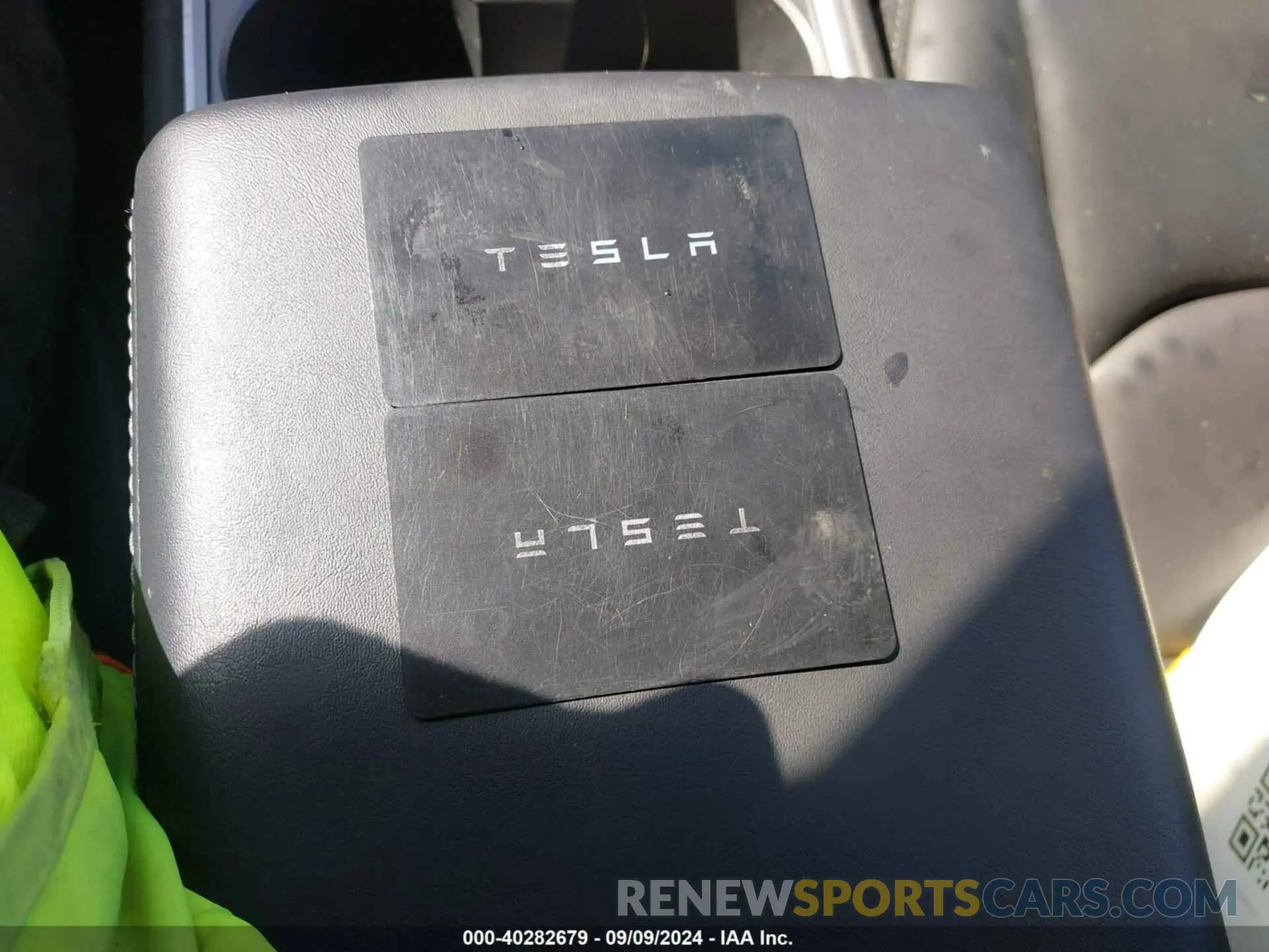 11 Photograph of a damaged car 5YJ3E1EA4PF475426 TESLA MODEL 3 2023