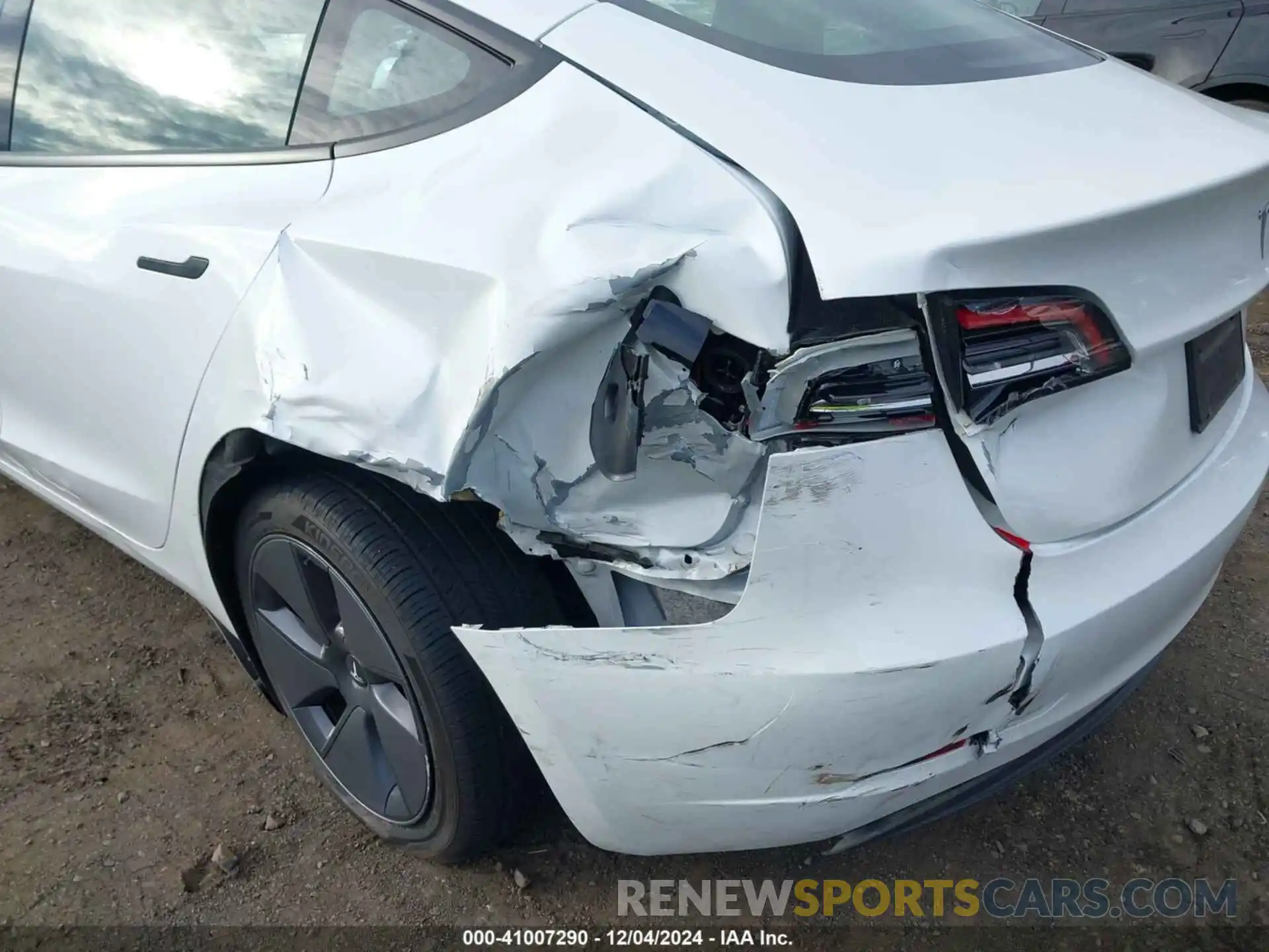 6 Photograph of a damaged car 5YJ3E1EA4PF510661 TESLA MODEL 3 2023