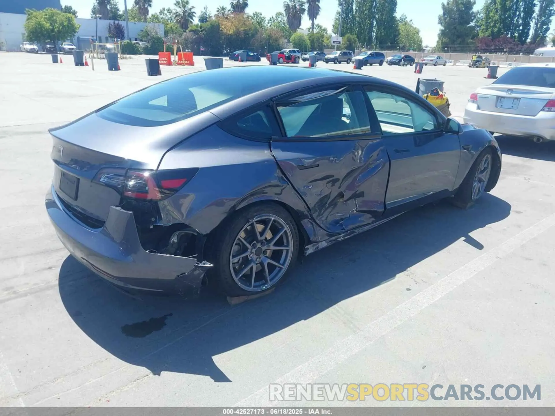 4 Photograph of a damaged car 5YJ3E1EA4PF545281 TESLA MODEL 3 2023