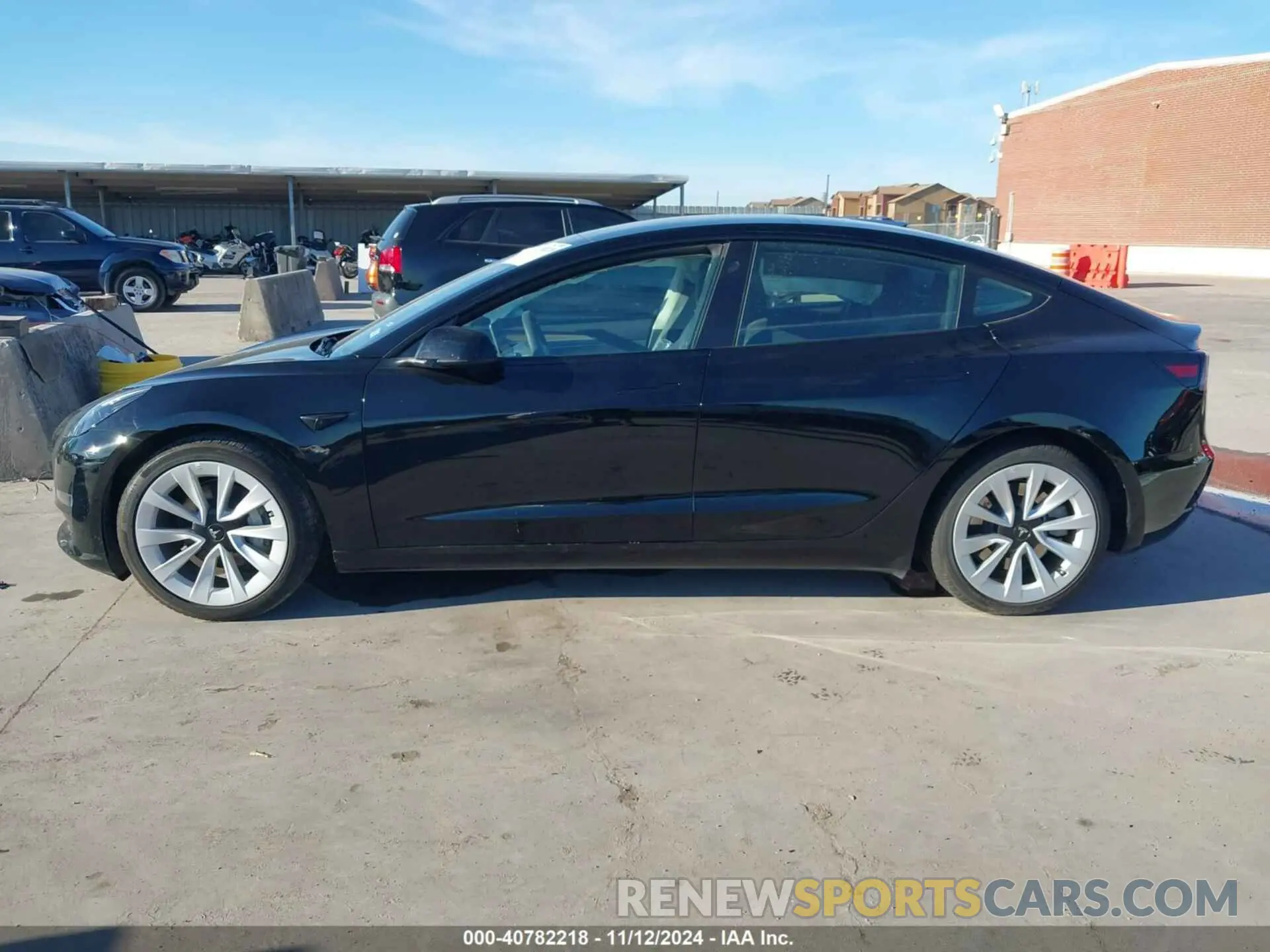14 Photograph of a damaged car 5YJ3E1EA4PF552103 TESLA MODEL 3 2023