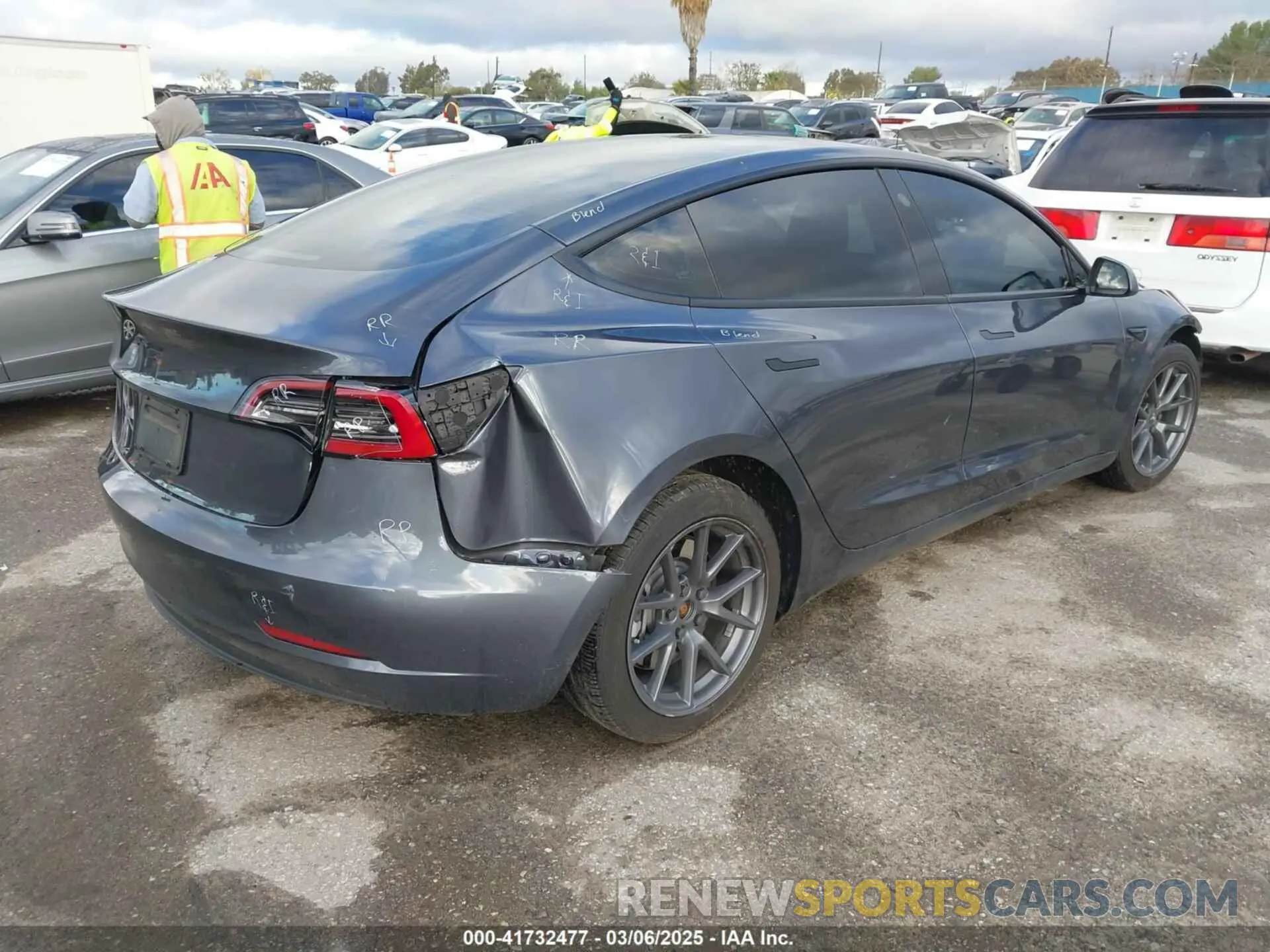 4 Photograph of a damaged car 5YJ3E1EA4PF569645 TESLA MODEL 3 2023
