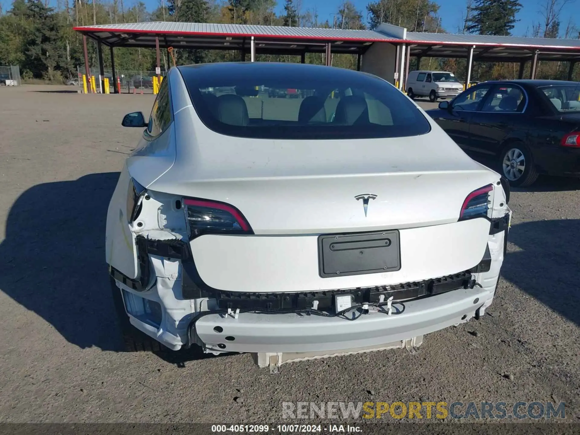 17 Photograph of a damaged car 5YJ3E1EA4PF577499 TESLA MODEL 3 2023