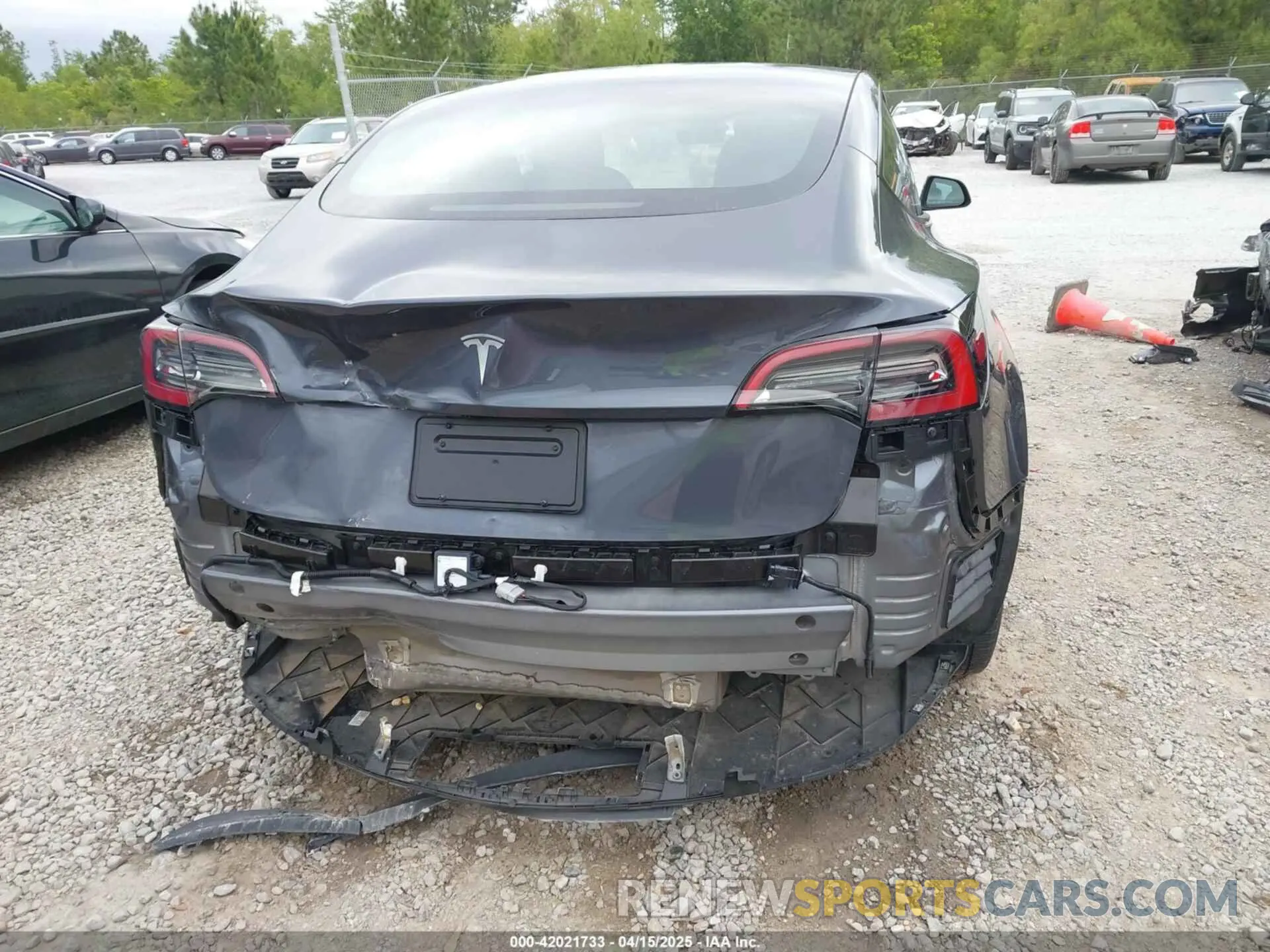 17 Photograph of a damaged car 5YJ3E1EA4PF605513 TESLA MODEL 3 2023