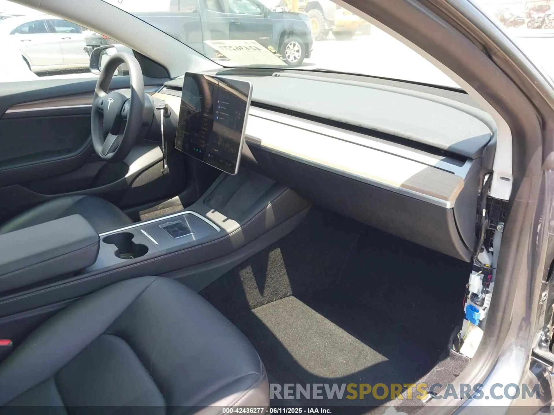 5 Photograph of a damaged car 5YJ3E1EA4PF615457 TESLA MODEL 3 2023