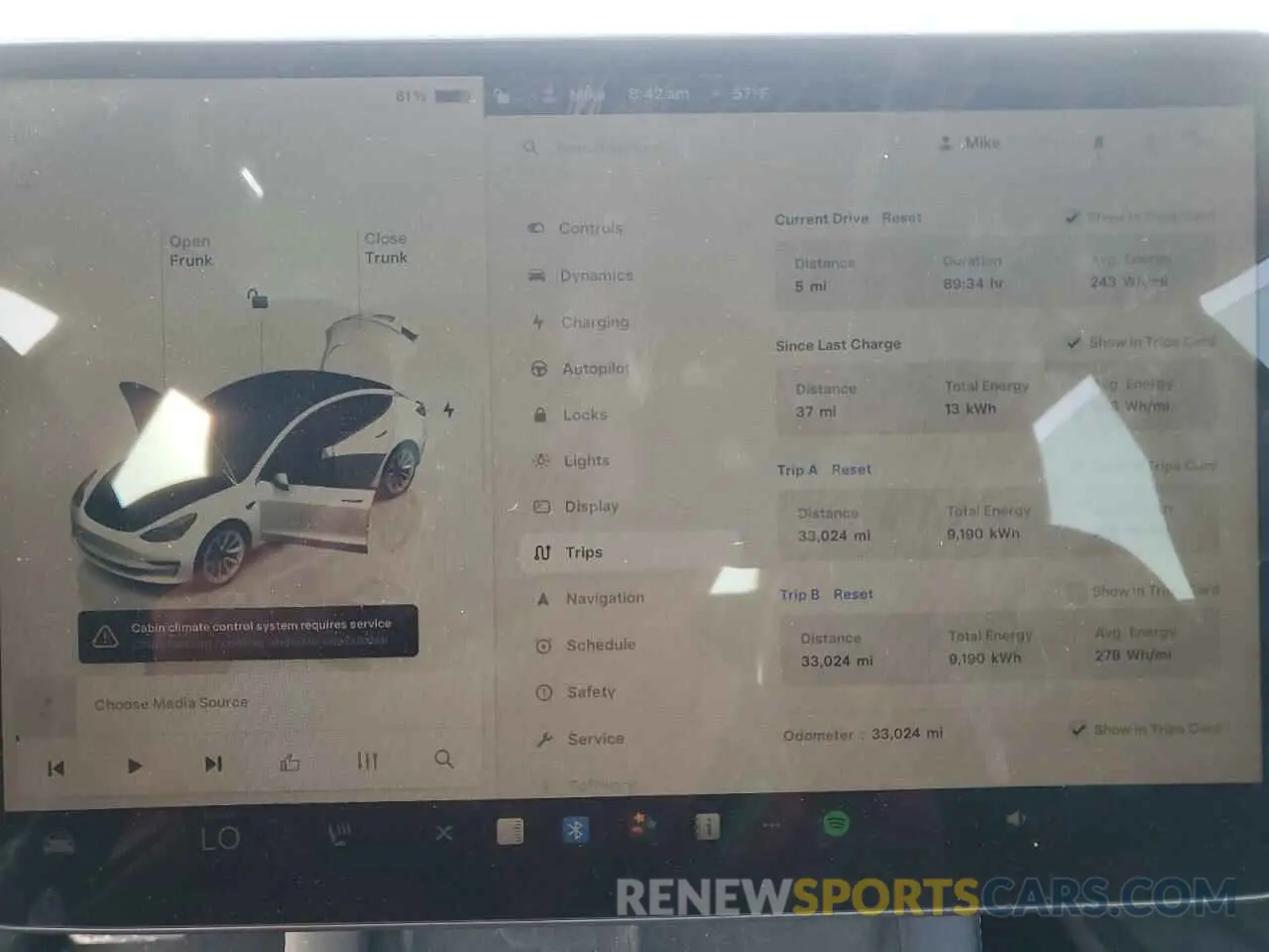9 Photograph of a damaged car 5YJ3E1EA4PF631304 TESLA MODEL 3 2023