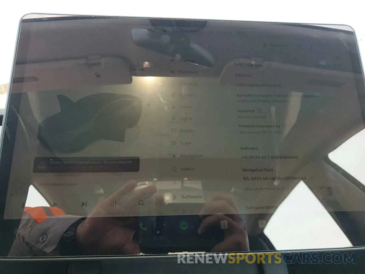 9 Photograph of a damaged car 5YJ3E1EA4PF653870 TESLA MODEL 3 2023