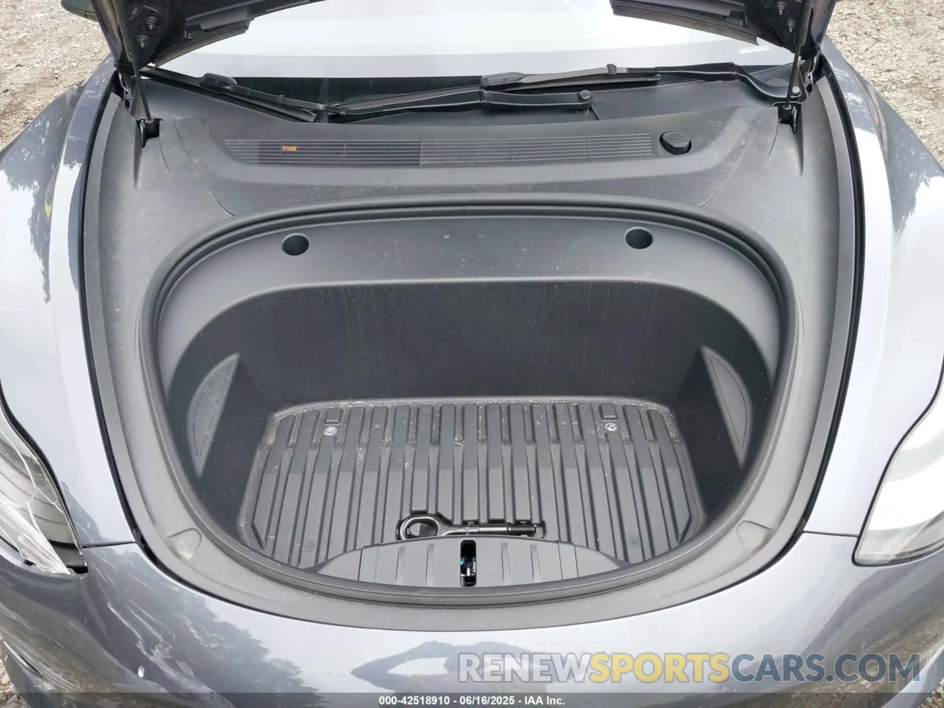 10 Photograph of a damaged car 5YJ3E1EA4PF657112 TESLA MODEL 3 2023