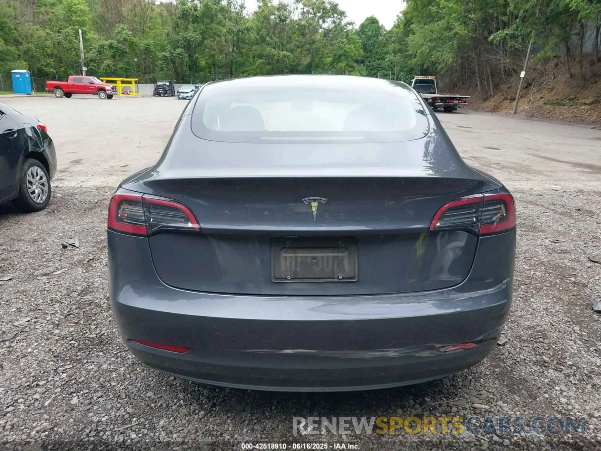 17 Photograph of a damaged car 5YJ3E1EA4PF657112 TESLA MODEL 3 2023