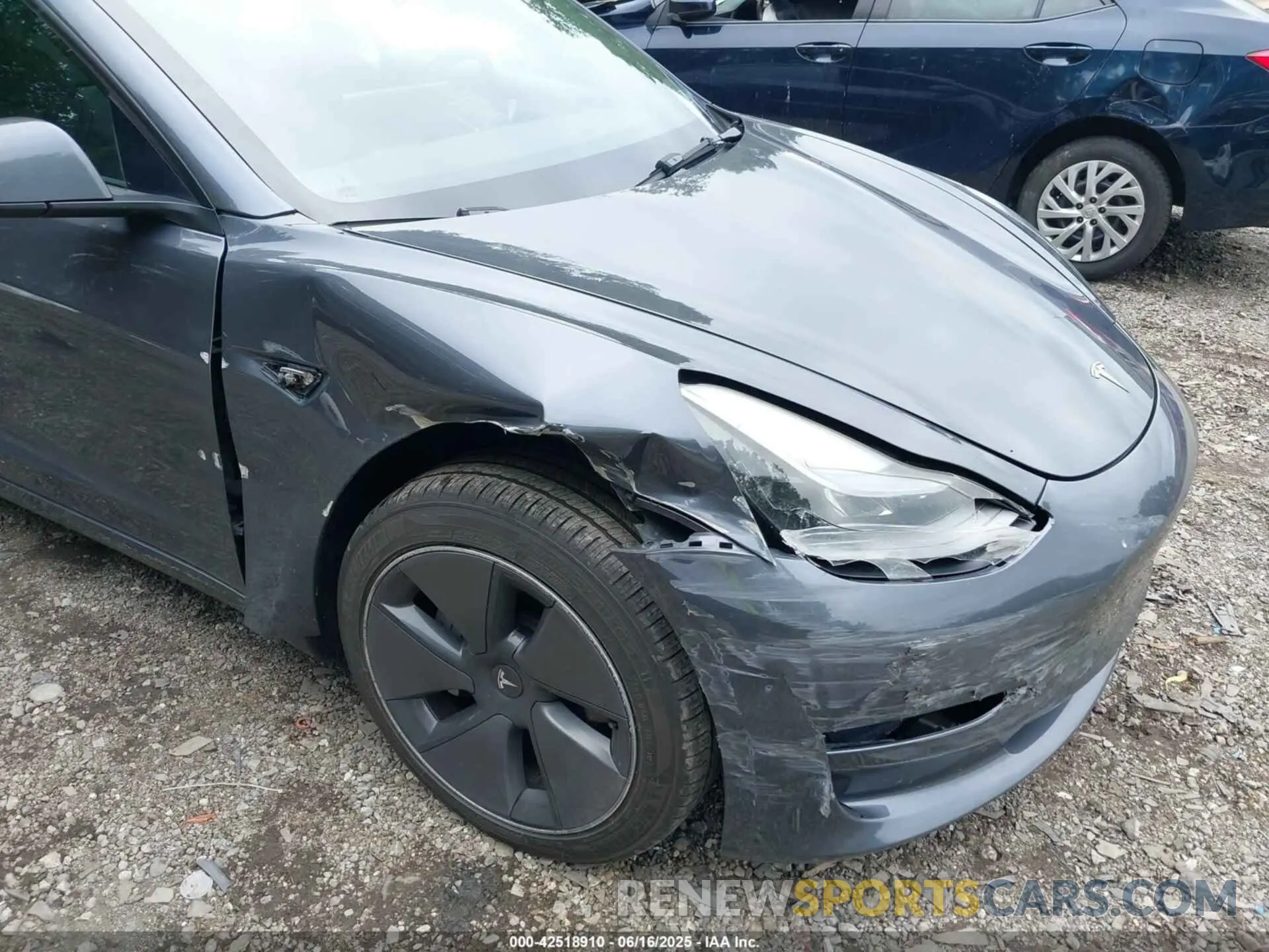 6 Photograph of a damaged car 5YJ3E1EA4PF657112 TESLA MODEL 3 2023