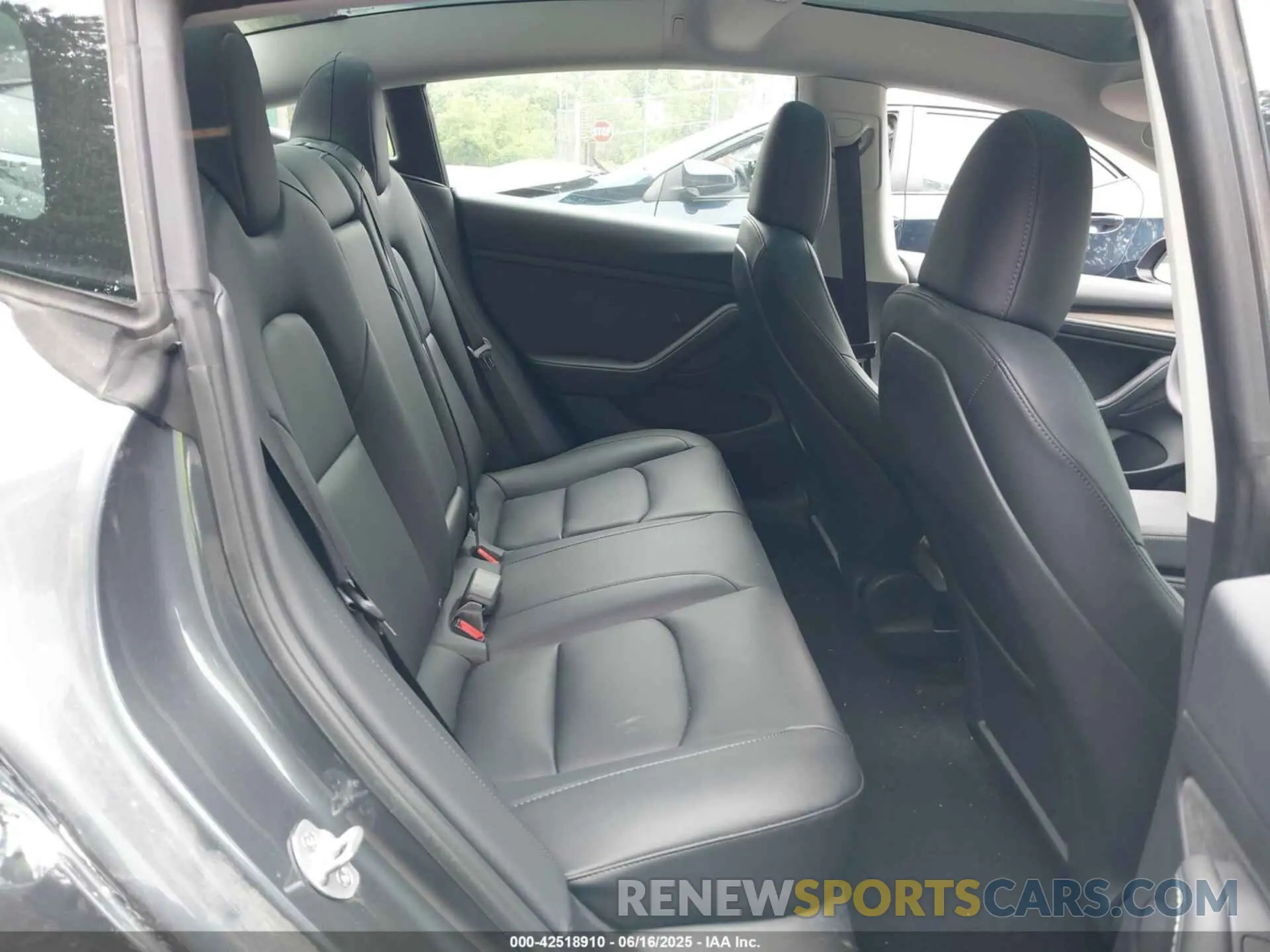 8 Photograph of a damaged car 5YJ3E1EA4PF657112 TESLA MODEL 3 2023
