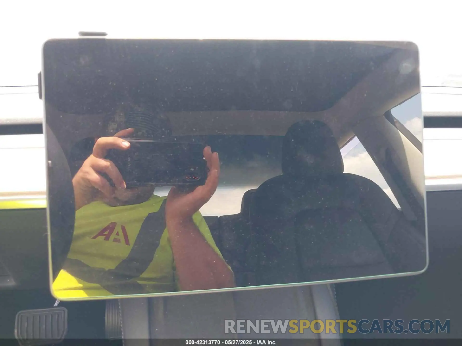 14 Photograph of a damaged car 5YJ3E1EA5PF407054 TESLA MODEL 3 2023