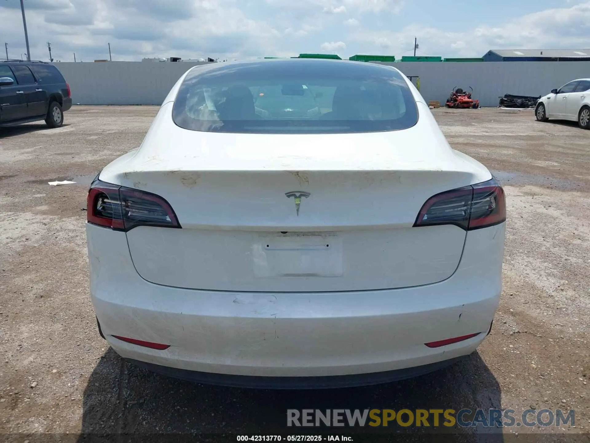15 Photograph of a damaged car 5YJ3E1EA5PF407054 TESLA MODEL 3 2023