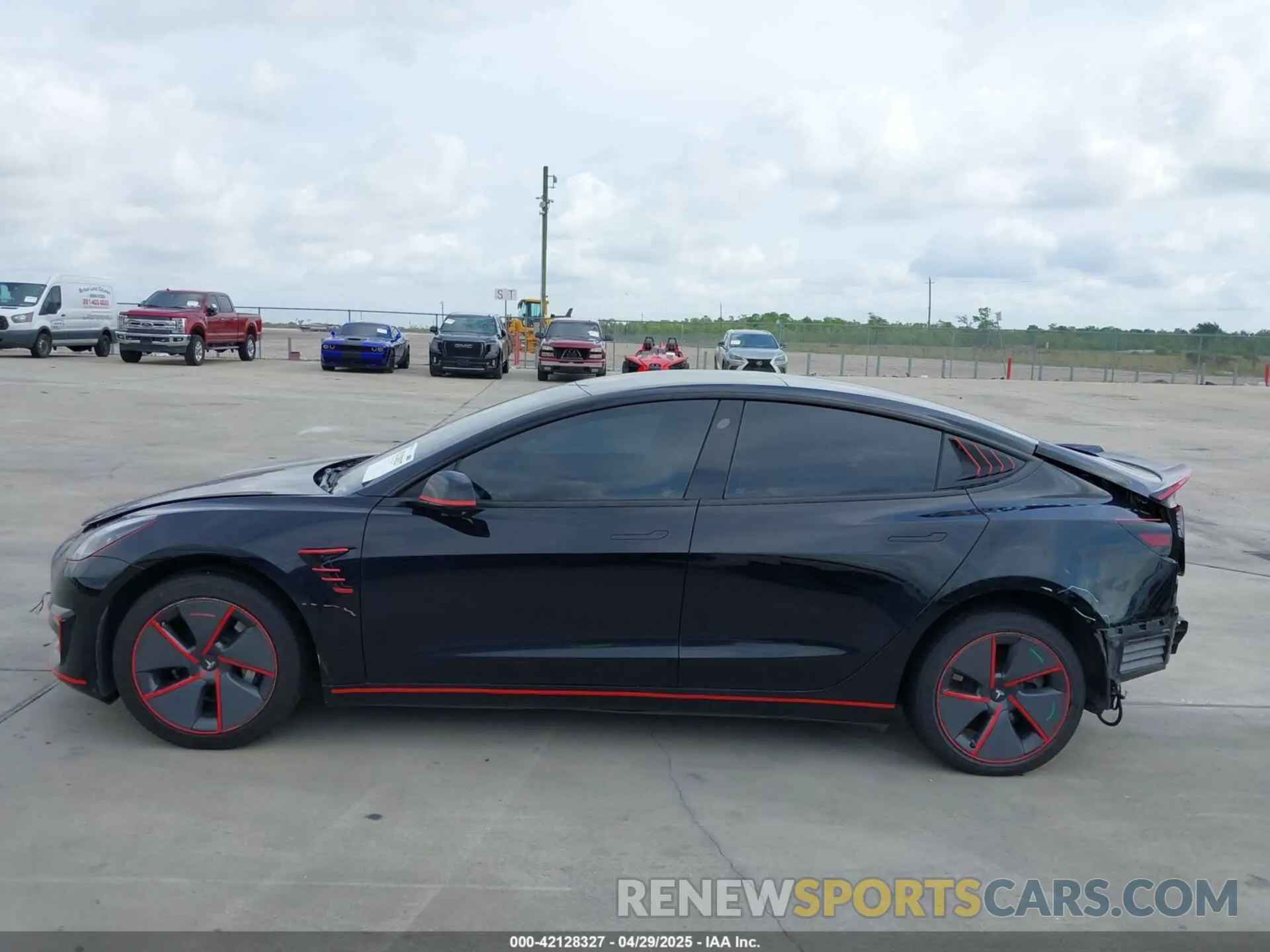 14 Photograph of a damaged car 5YJ3E1EA5PF484040 TESLA MODEL 3 2023