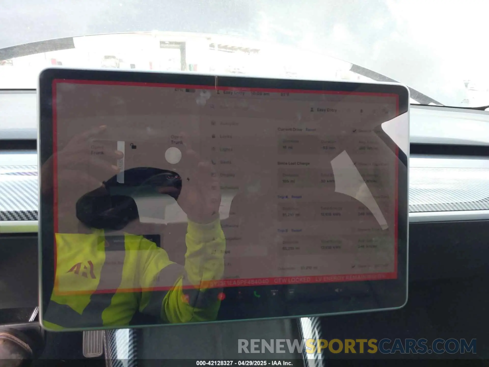 18 Photograph of a damaged car 5YJ3E1EA5PF484040 TESLA MODEL 3 2023