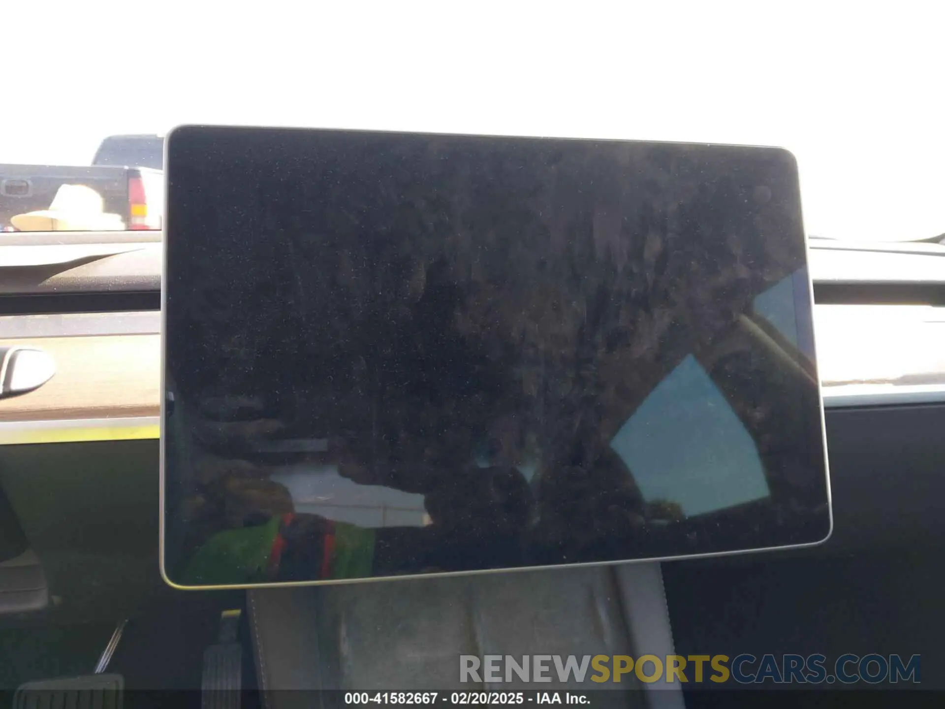 17 Photograph of a damaged car 5YJ3E1EA5PF487939 TESLA MODEL 3 2023