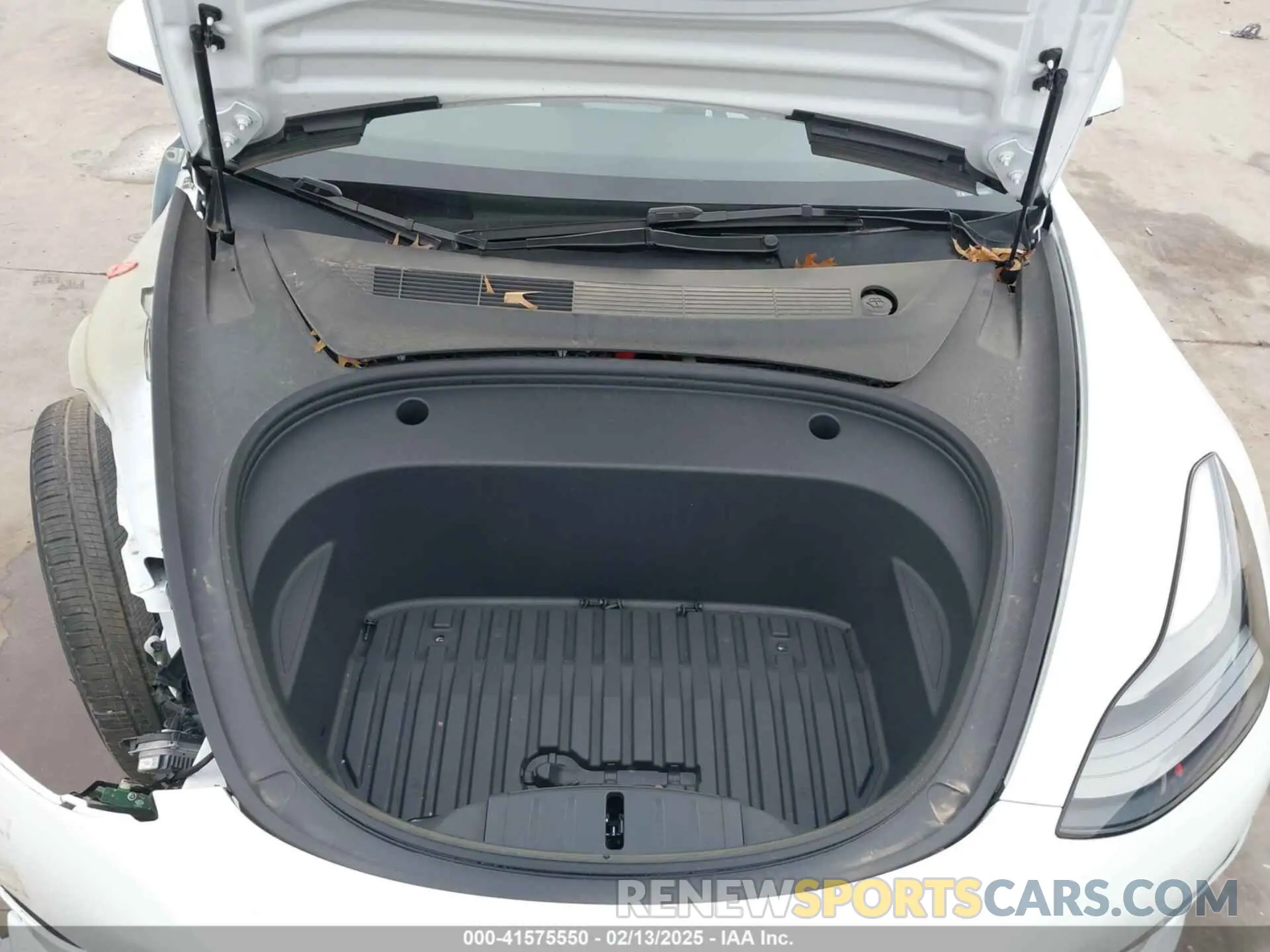 10 Photograph of a damaged car 5YJ3E1EA5PF550926 TESLA MODEL 3 2023