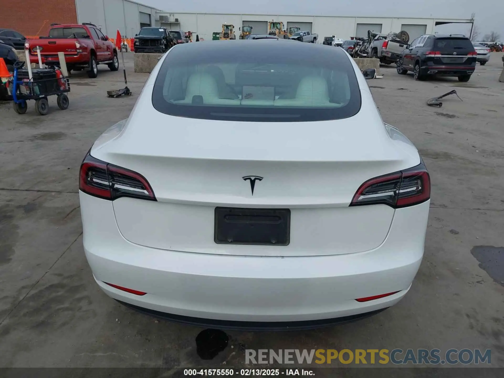 16 Photograph of a damaged car 5YJ3E1EA5PF550926 TESLA MODEL 3 2023