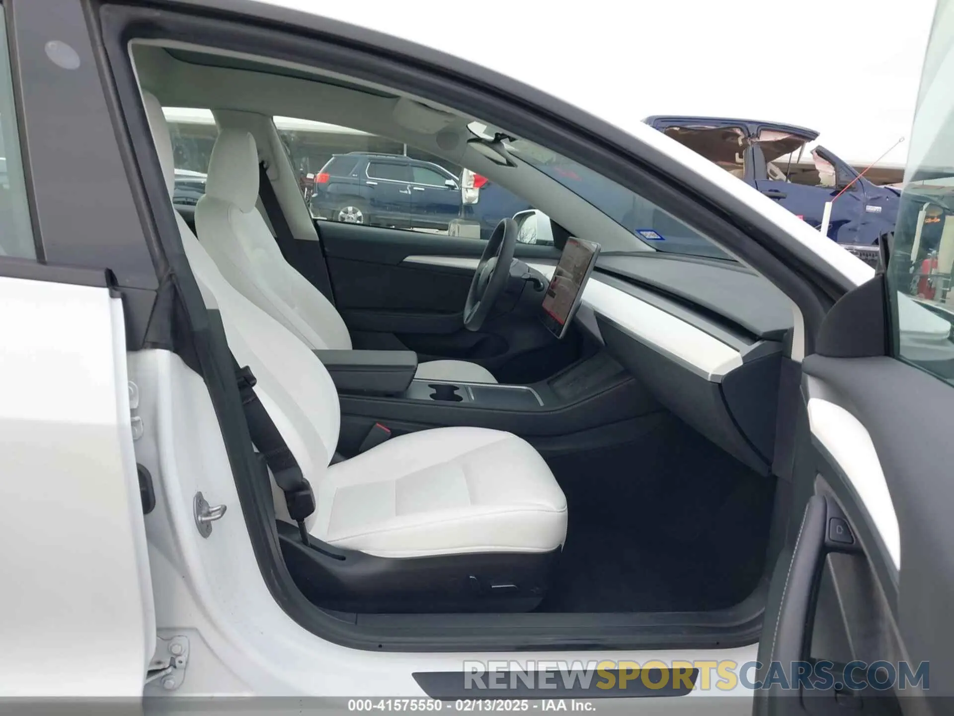 5 Photograph of a damaged car 5YJ3E1EA5PF550926 TESLA MODEL 3 2023