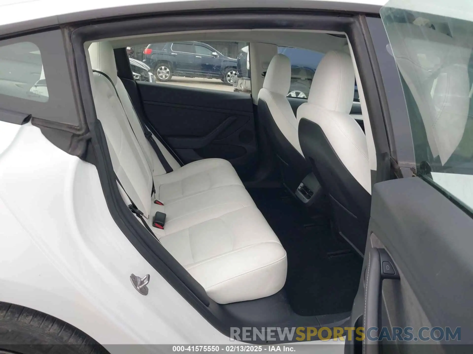 8 Photograph of a damaged car 5YJ3E1EA5PF550926 TESLA MODEL 3 2023
