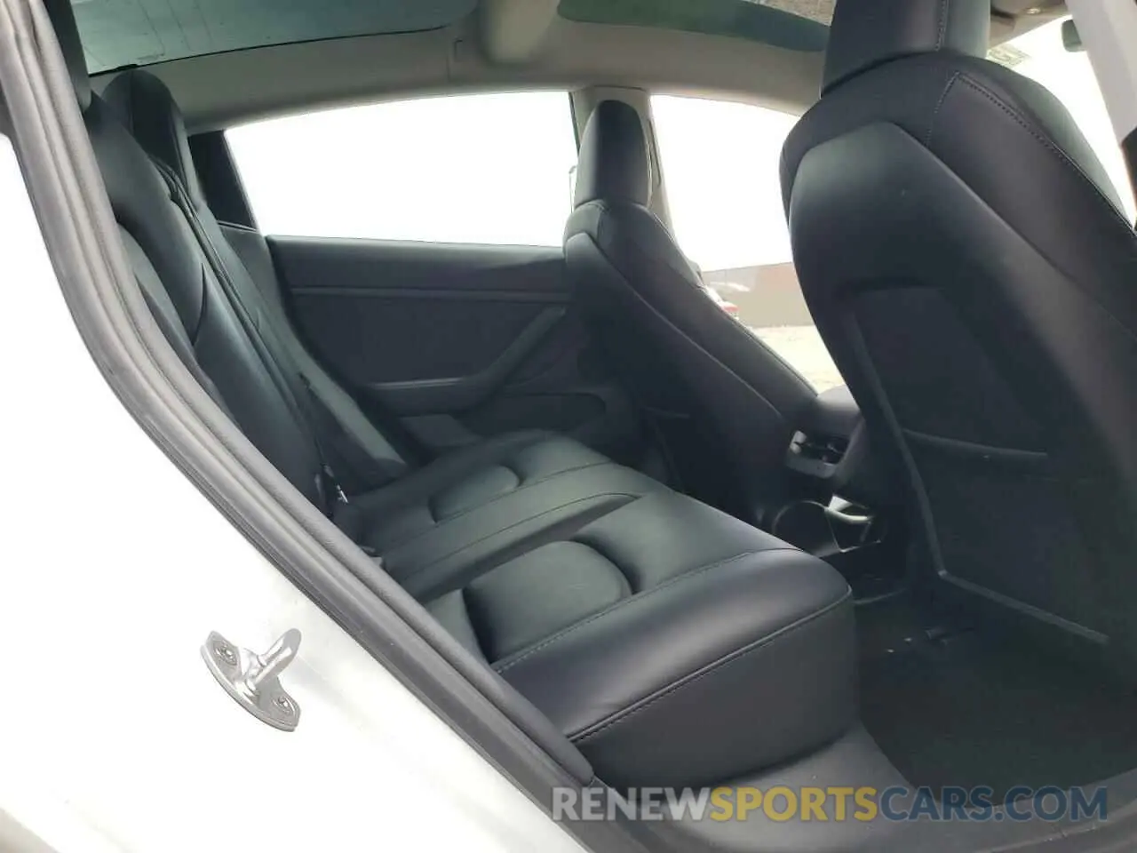 10 Photograph of a damaged car 5YJ3E1EA5PF552319 TESLA MODEL 3 2023