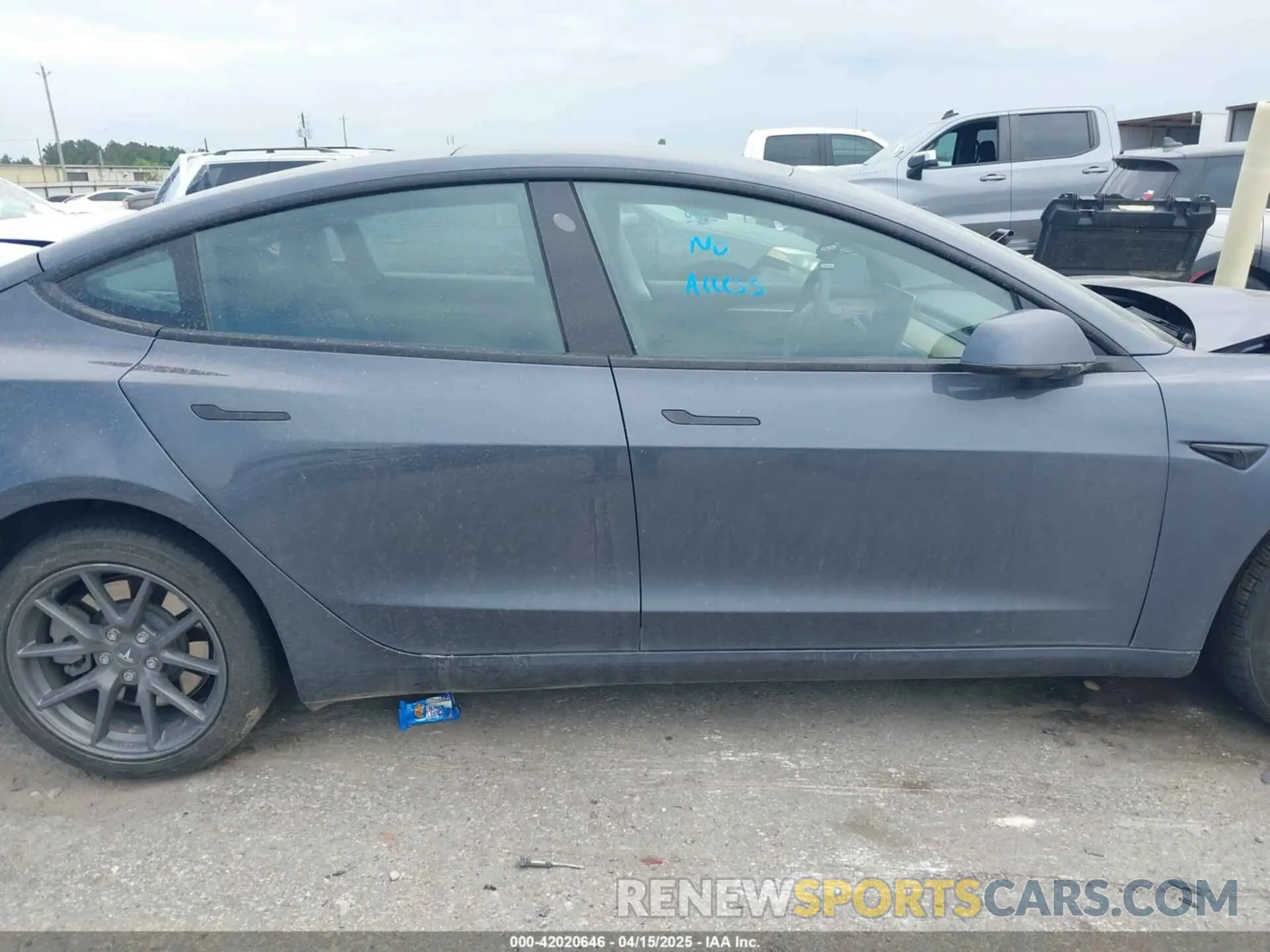 12 Photograph of a damaged car 5YJ3E1EA5PF552790 TESLA MODEL 3 2023