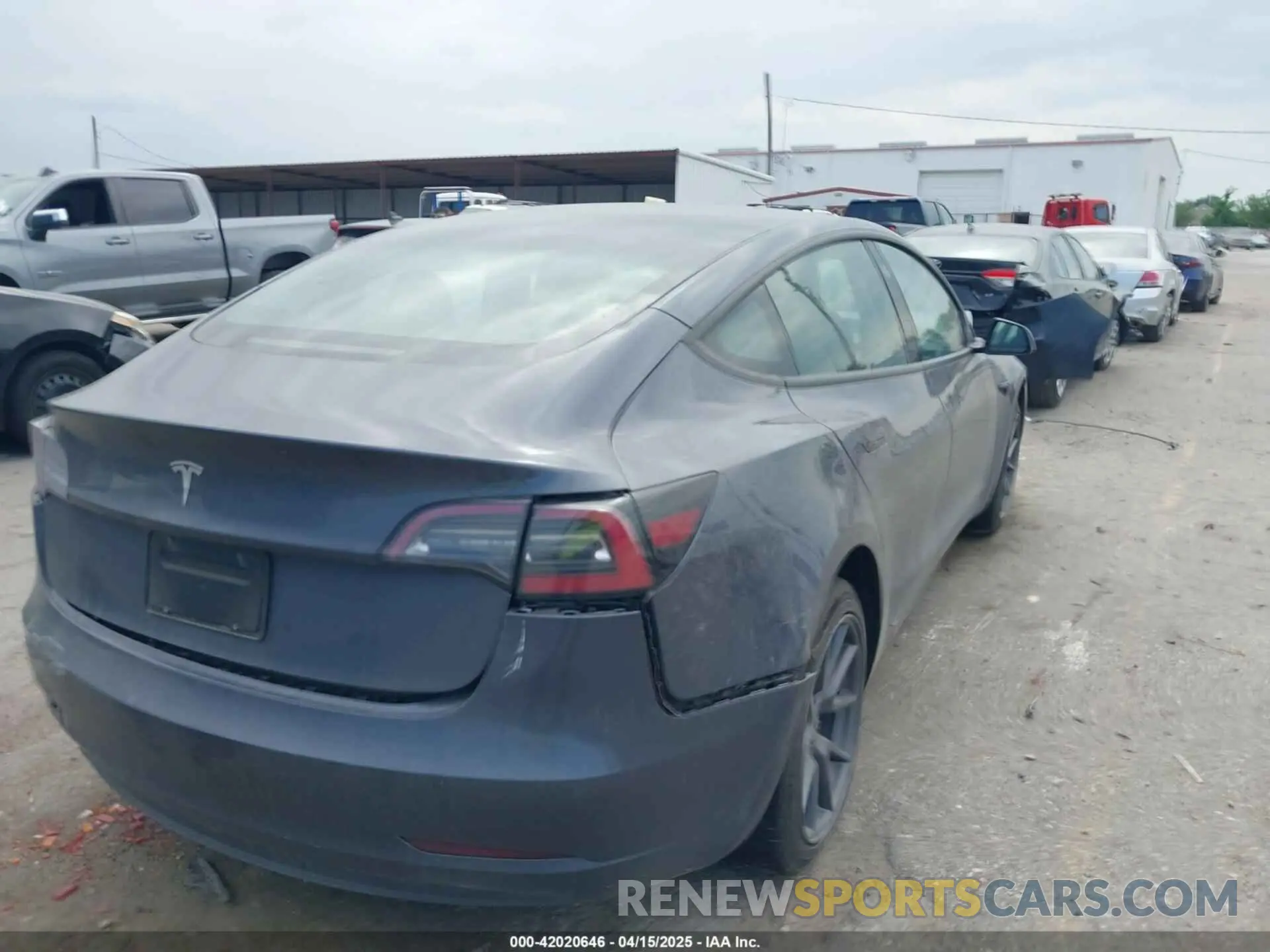 4 Photograph of a damaged car 5YJ3E1EA5PF552790 TESLA MODEL 3 2023