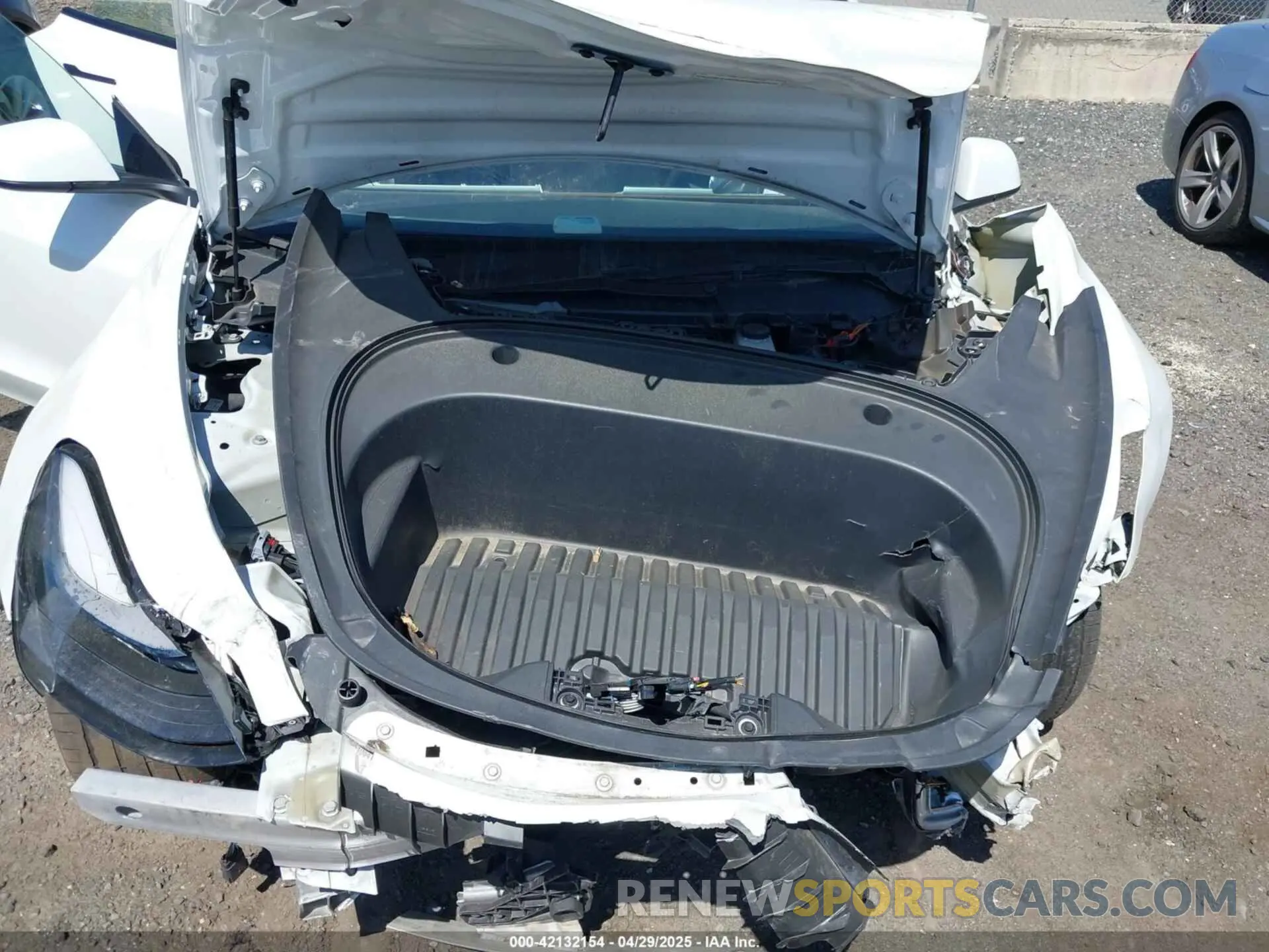10 Photograph of a damaged car 5YJ3E1EA5PF553275 TESLA MODEL 3 2023