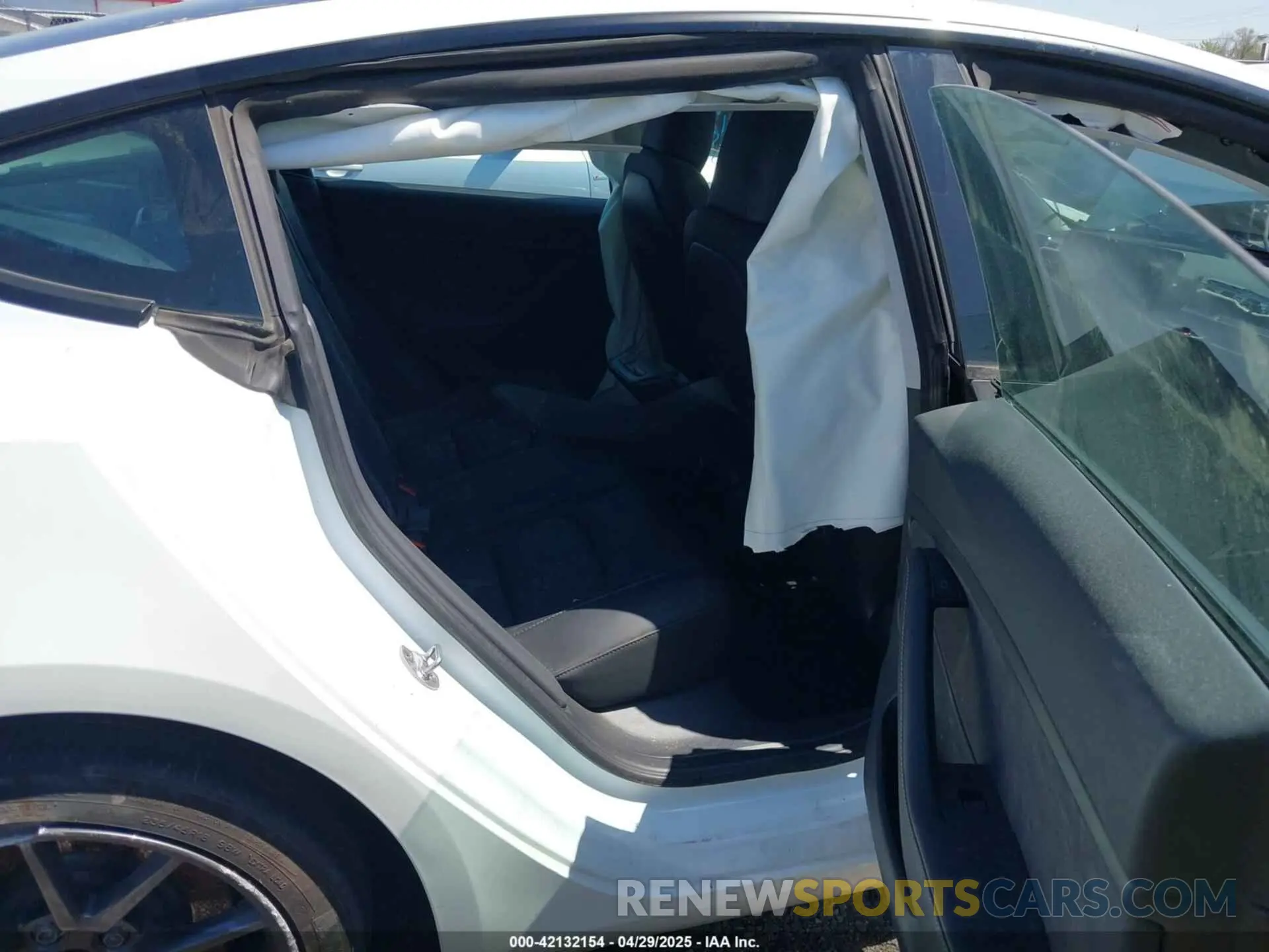 8 Photograph of a damaged car 5YJ3E1EA5PF553275 TESLA MODEL 3 2023