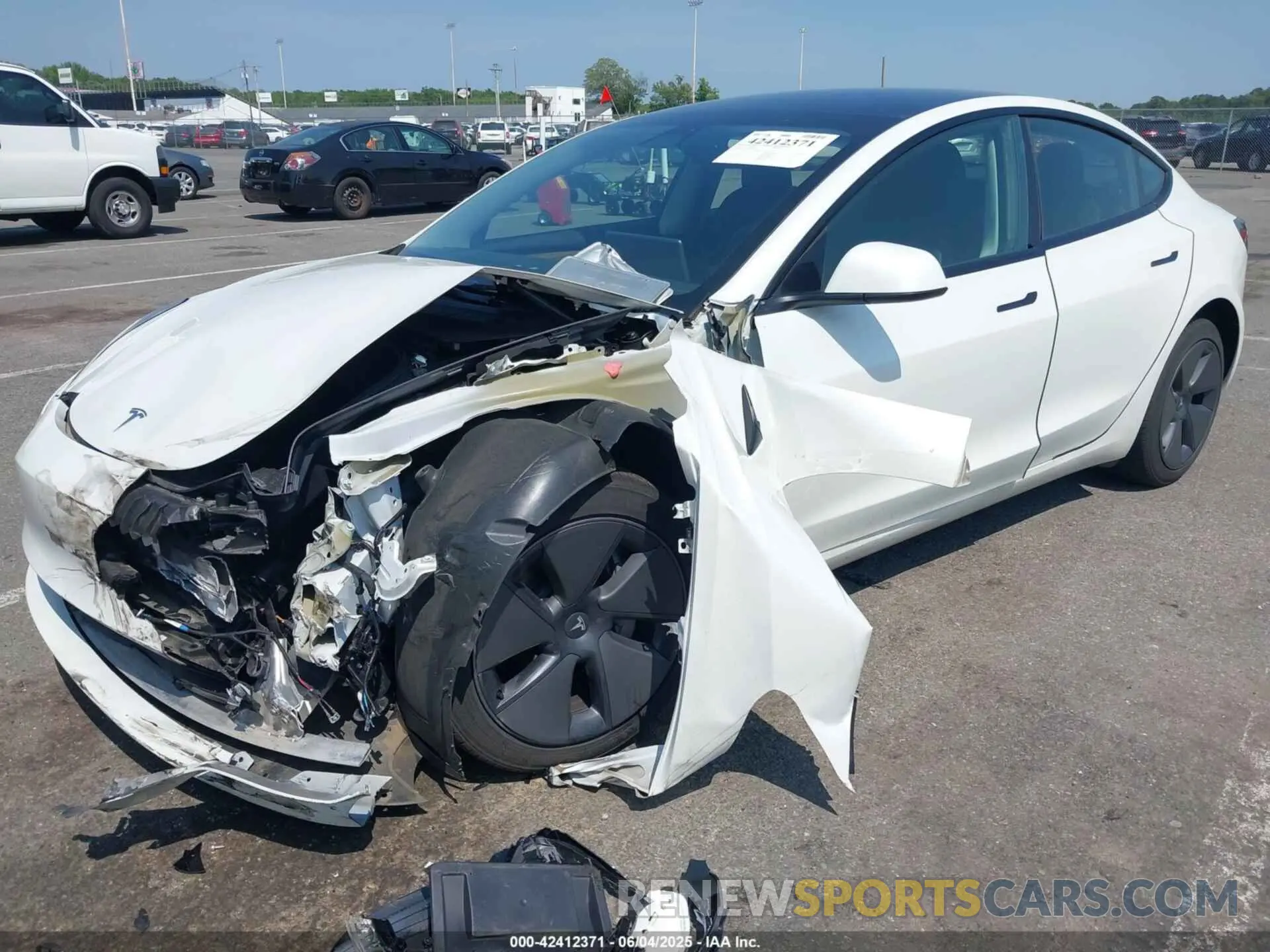 2 Photograph of a damaged car 5YJ3E1EA5PF555642 TESLA MODEL 3 2023