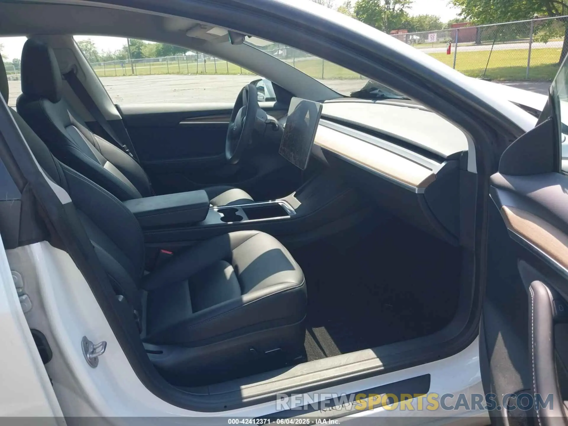 5 Photograph of a damaged car 5YJ3E1EA5PF555642 TESLA MODEL 3 2023